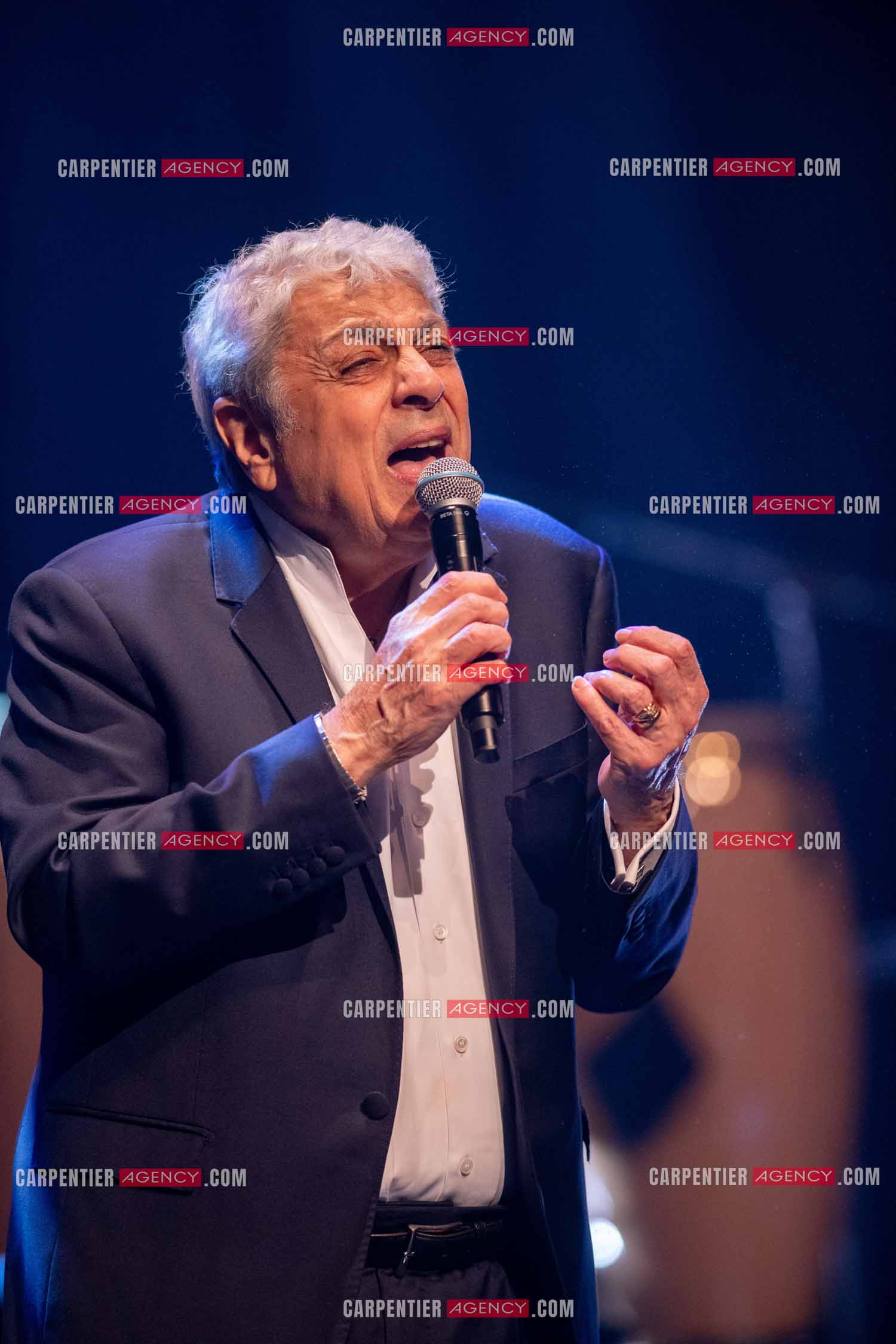 Le chanteur Enrico Macias en concert à Toulon au Palais Neptune.  ( Exclusif )