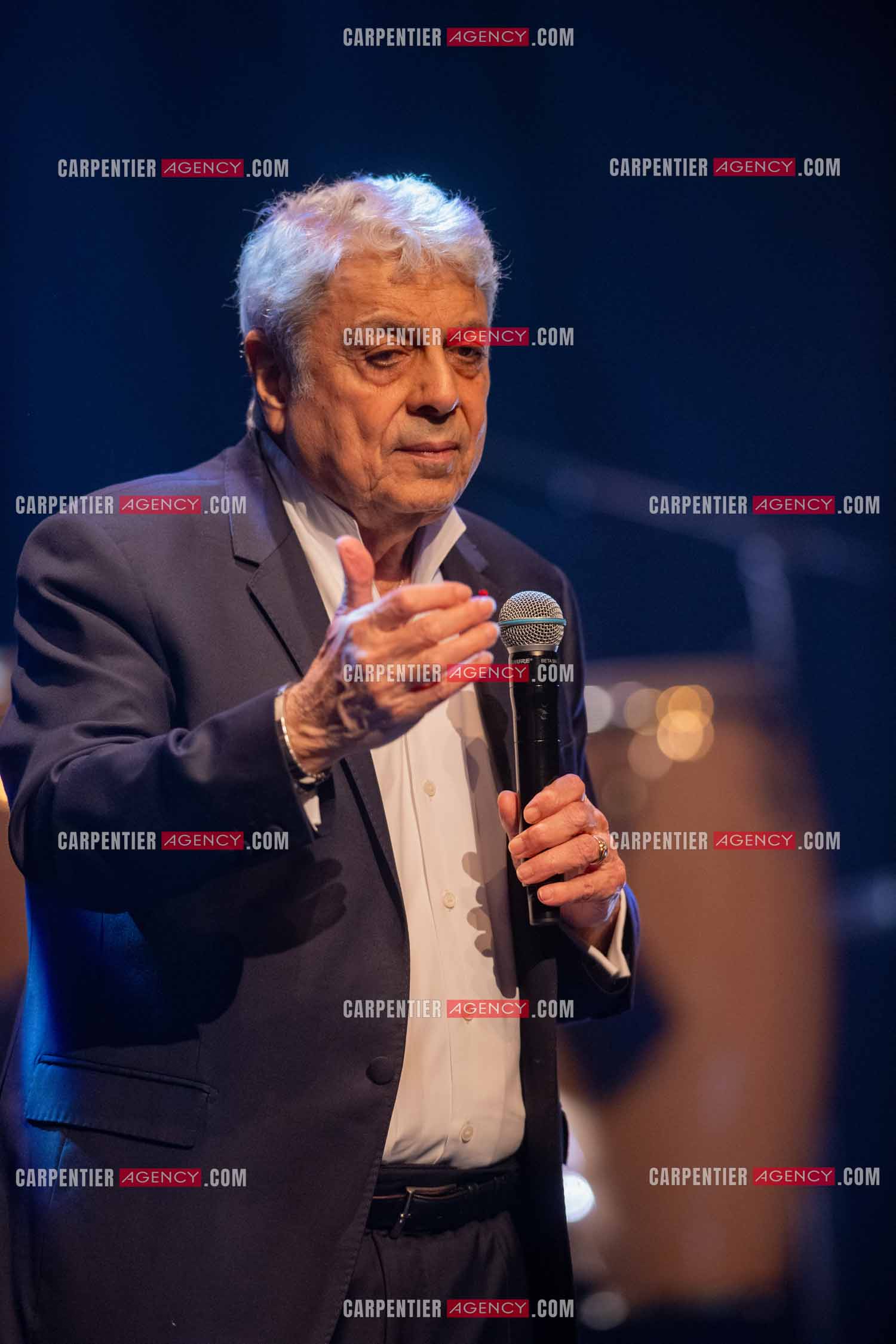 Le chanteur Enrico Macias en concert à Toulon au Palais Neptune.  ( Exclusif )