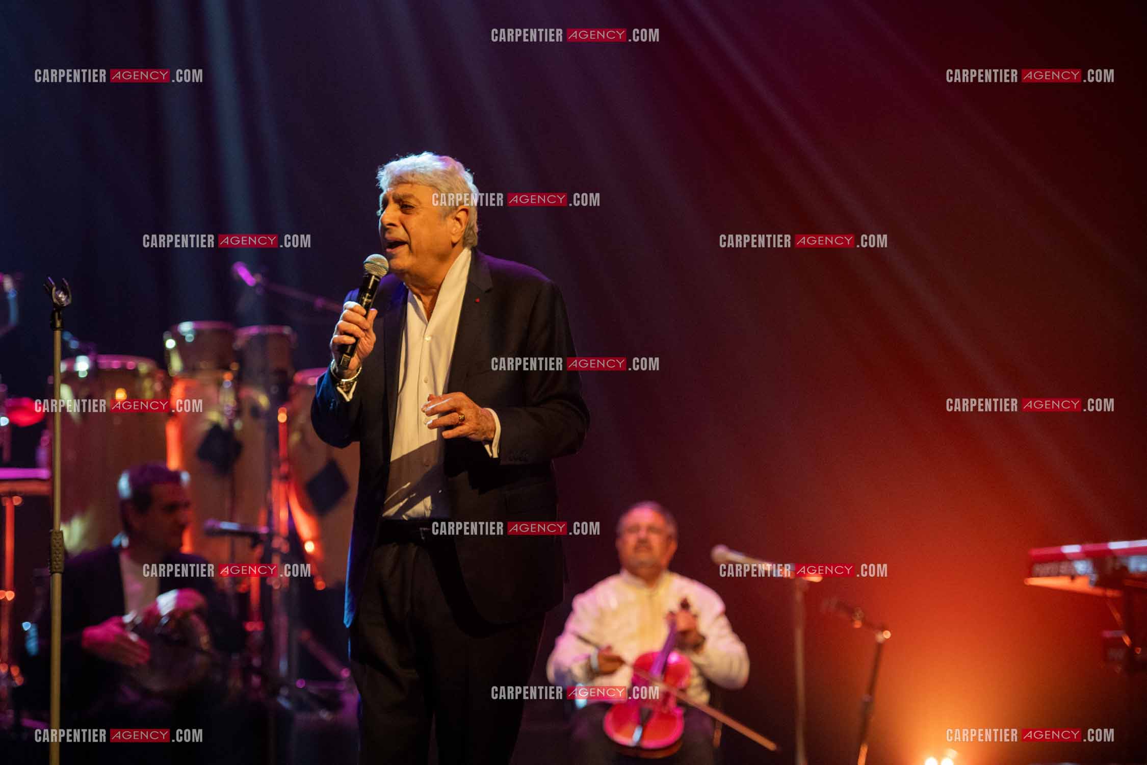 Le chanteur Enrico Macias en concert à Toulon au Palais Neptune.  ( Exclusif )