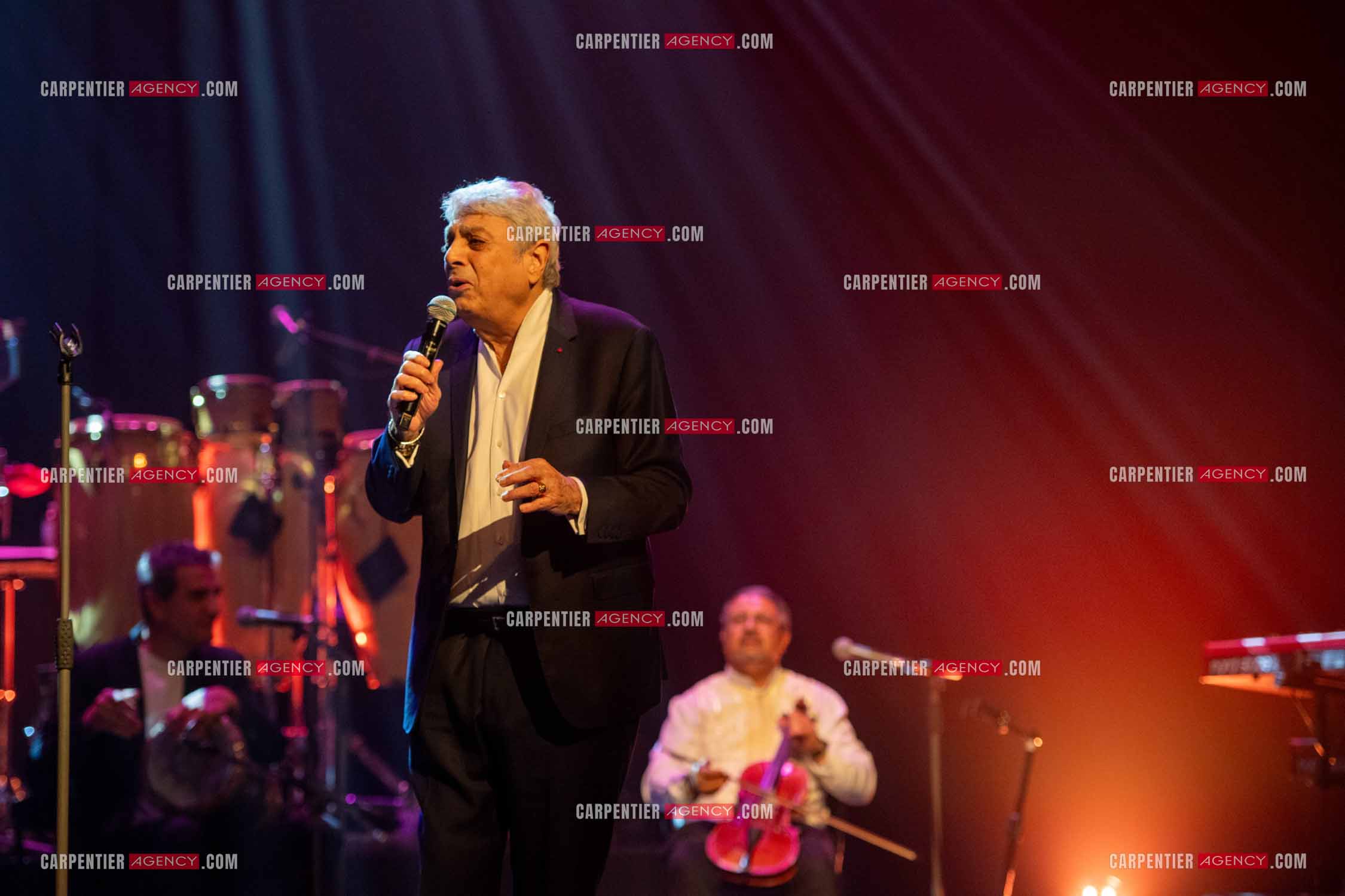 Le chanteur Enrico Macias en concert à Toulon au Palais Neptune.  ( Exclusif )