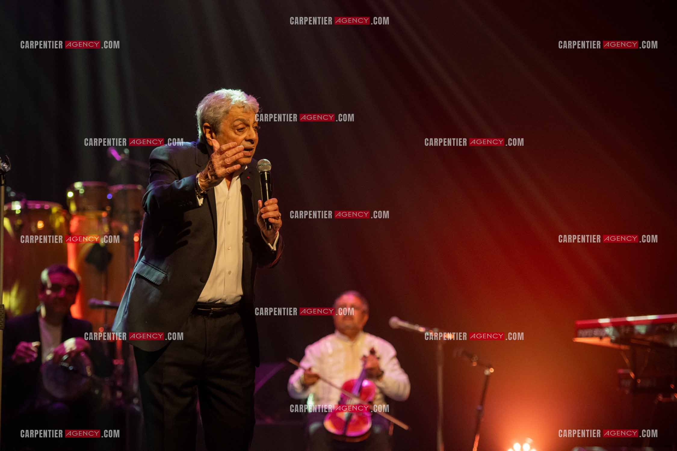 Le chanteur Enrico Macias en concert à Toulon au Palais Neptune.  ( Exclusif )