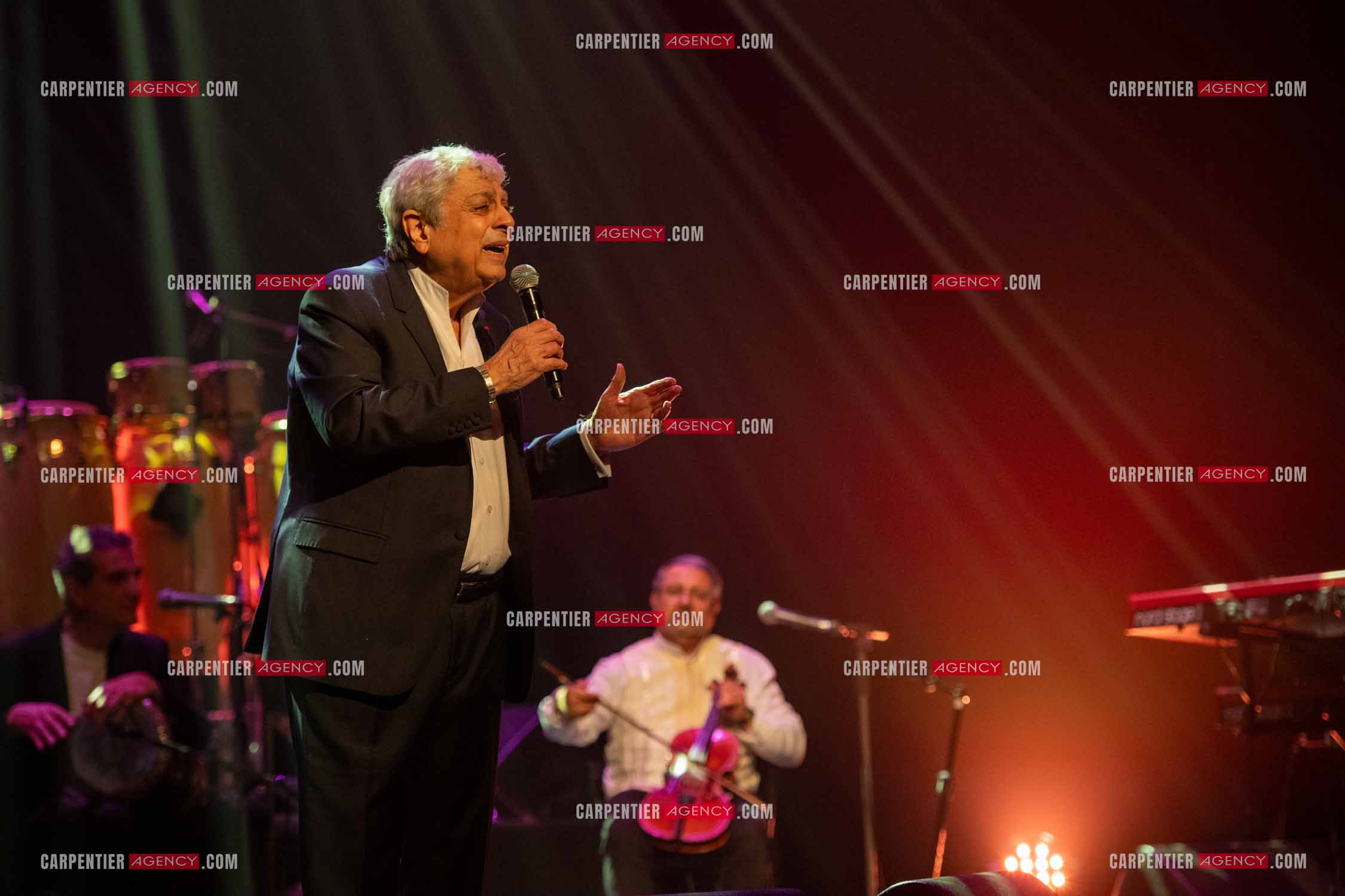 Le chanteur Enrico Macias en concert à Toulon au Palais Neptune.  ( Exclusif )