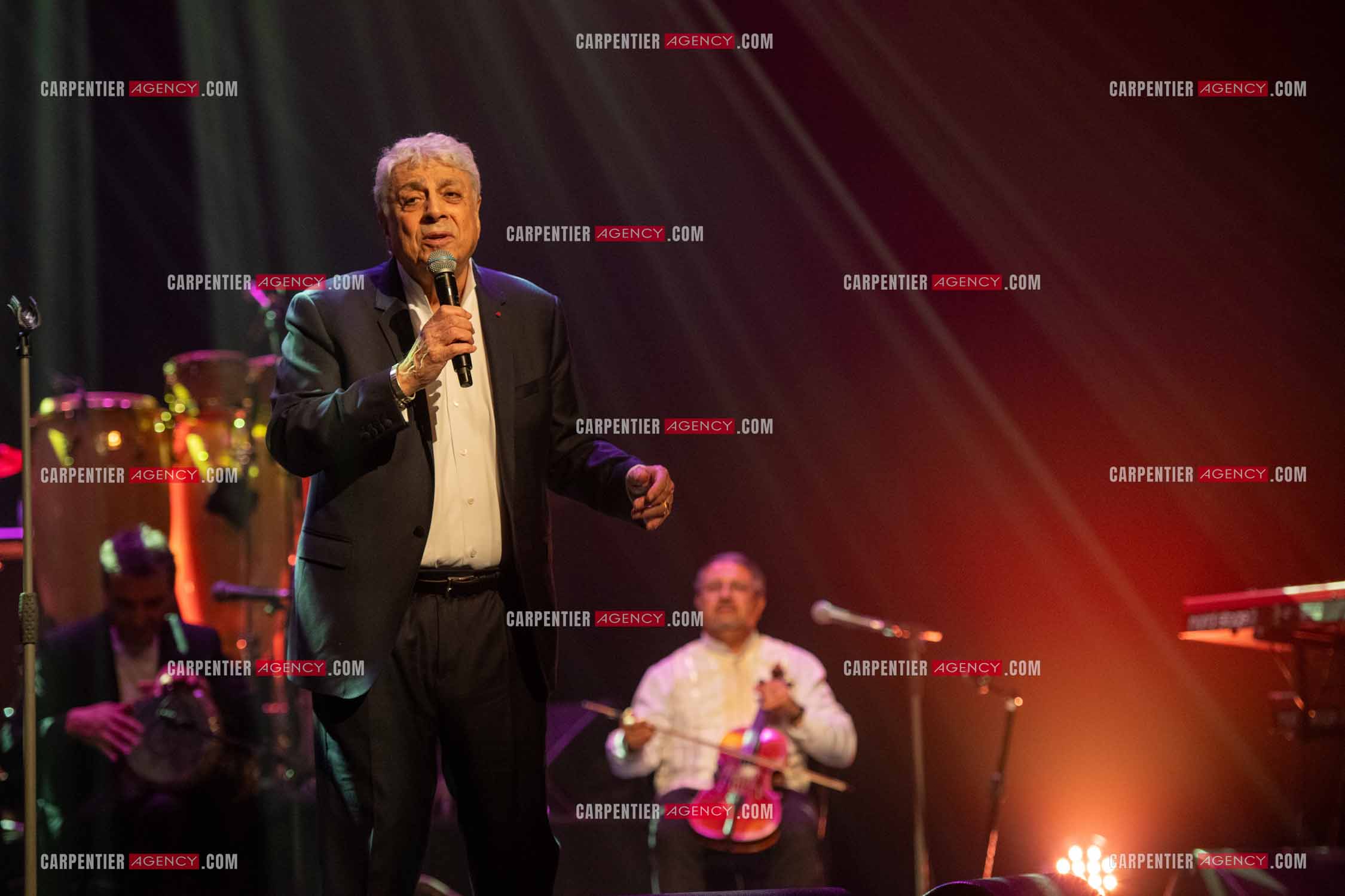Le chanteur Enrico Macias en concert à Toulon au Palais Neptune.  ( Exclusif )