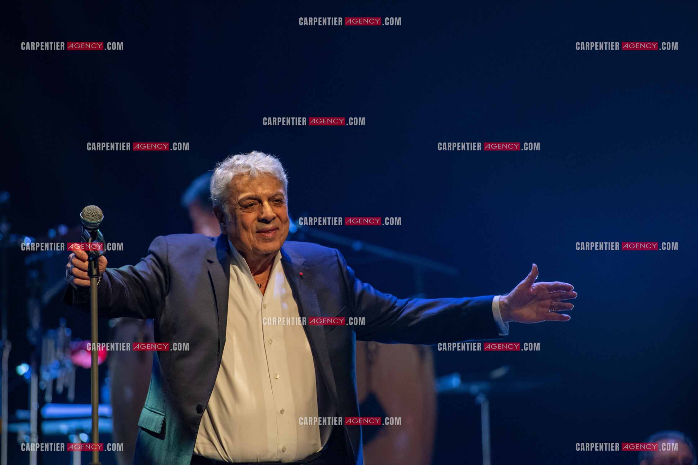 Le chanteur Enrico Macias en concert à Toulon au Palais Neptune.  ( Exclusif )