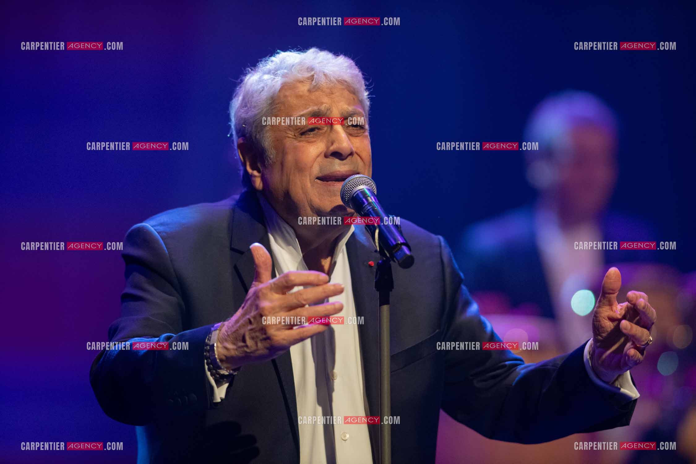 Le chanteur Enrico Macias en concert à Toulon au Palais Neptune.  ( Exclusif )