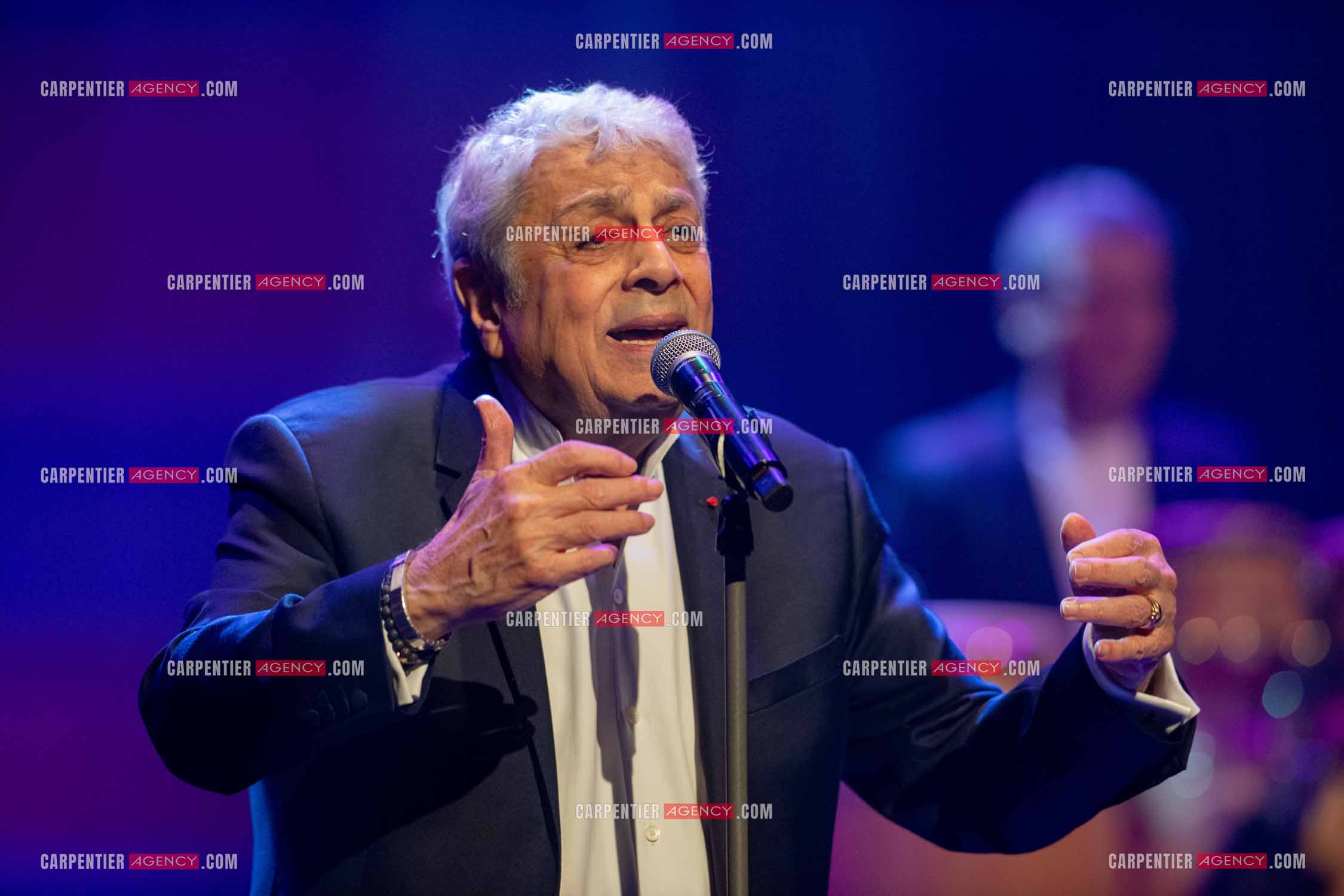 Le chanteur Enrico Macias en concert à Toulon au Palais Neptune.  ( Exclusif )