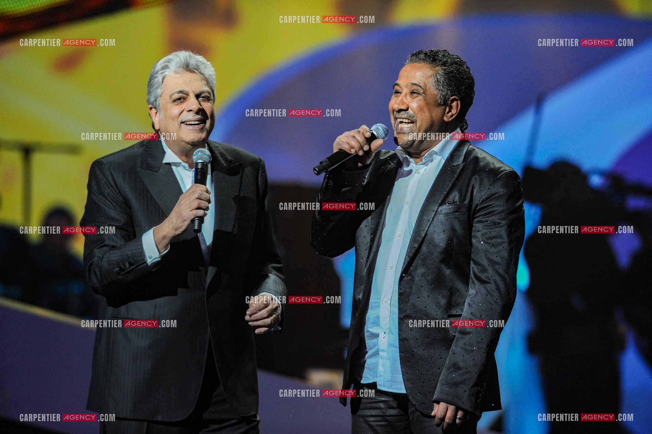 28e cérémonie des Victoires de la musique le 8 février 2013 au Zénith de Paris. Le chanteur Enrico Macias reçoiot la victoire d'honneur des mains du chanteur Khaled.