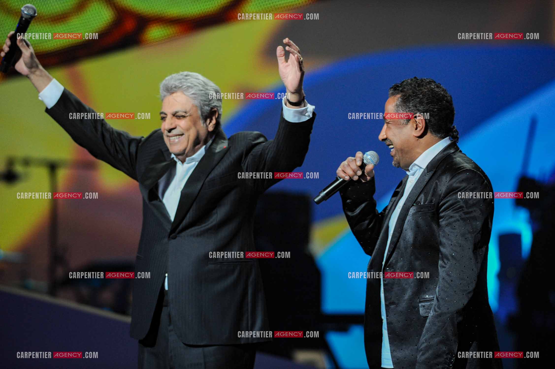 28e cérémonie des Victoires de la musique le 8 février 2013 au Zénith de Paris. Le chanteur Enrico Macias reçoiot la victoire d'honneur des mains du chanteur Khaled.