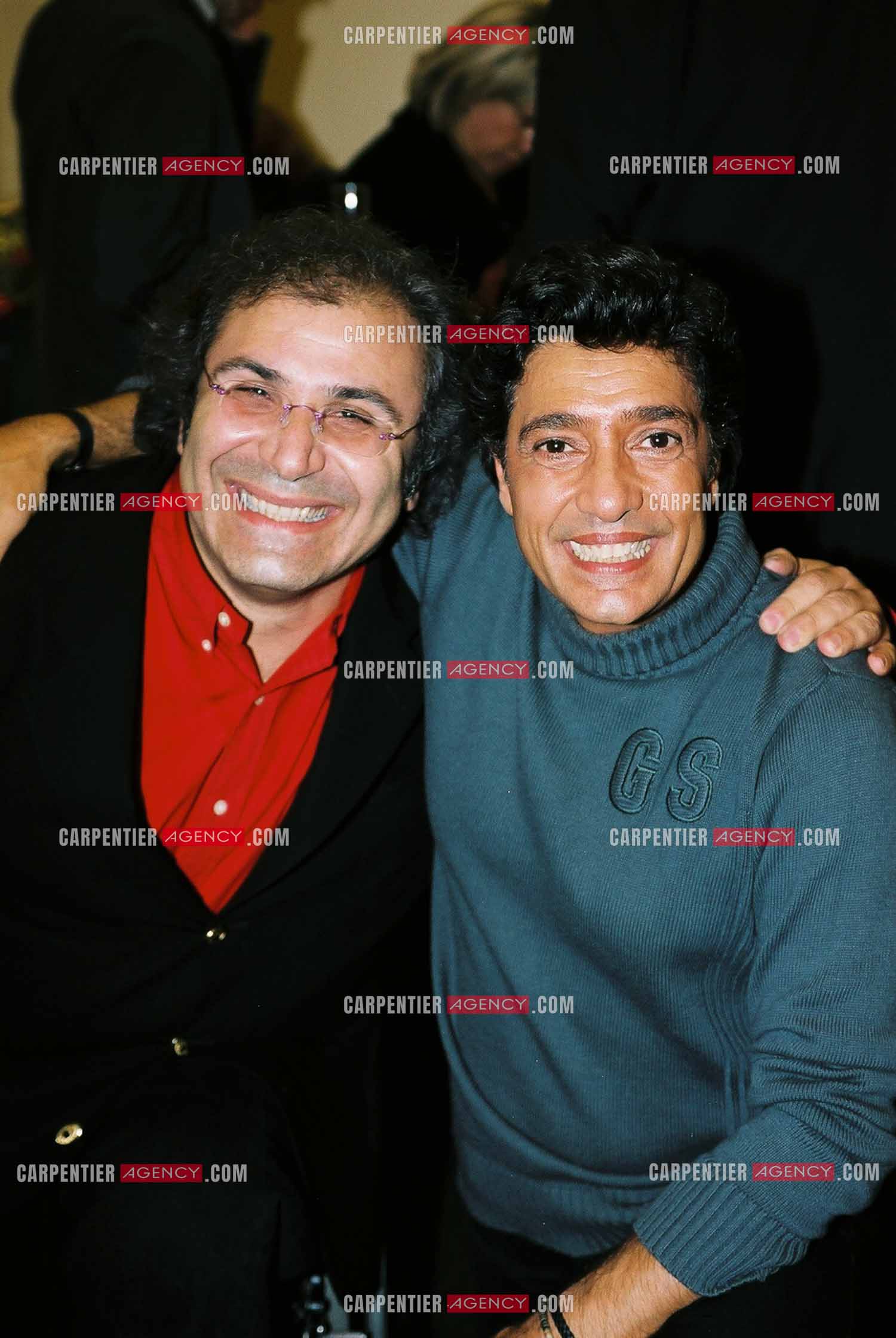 Le chanteur Frédéric François à l'Olympia du 18 au 26 octobre 2002. Dans sa loge, Frédéric François et son parolier Frédéric Zeitoun.  ( Exclusif )