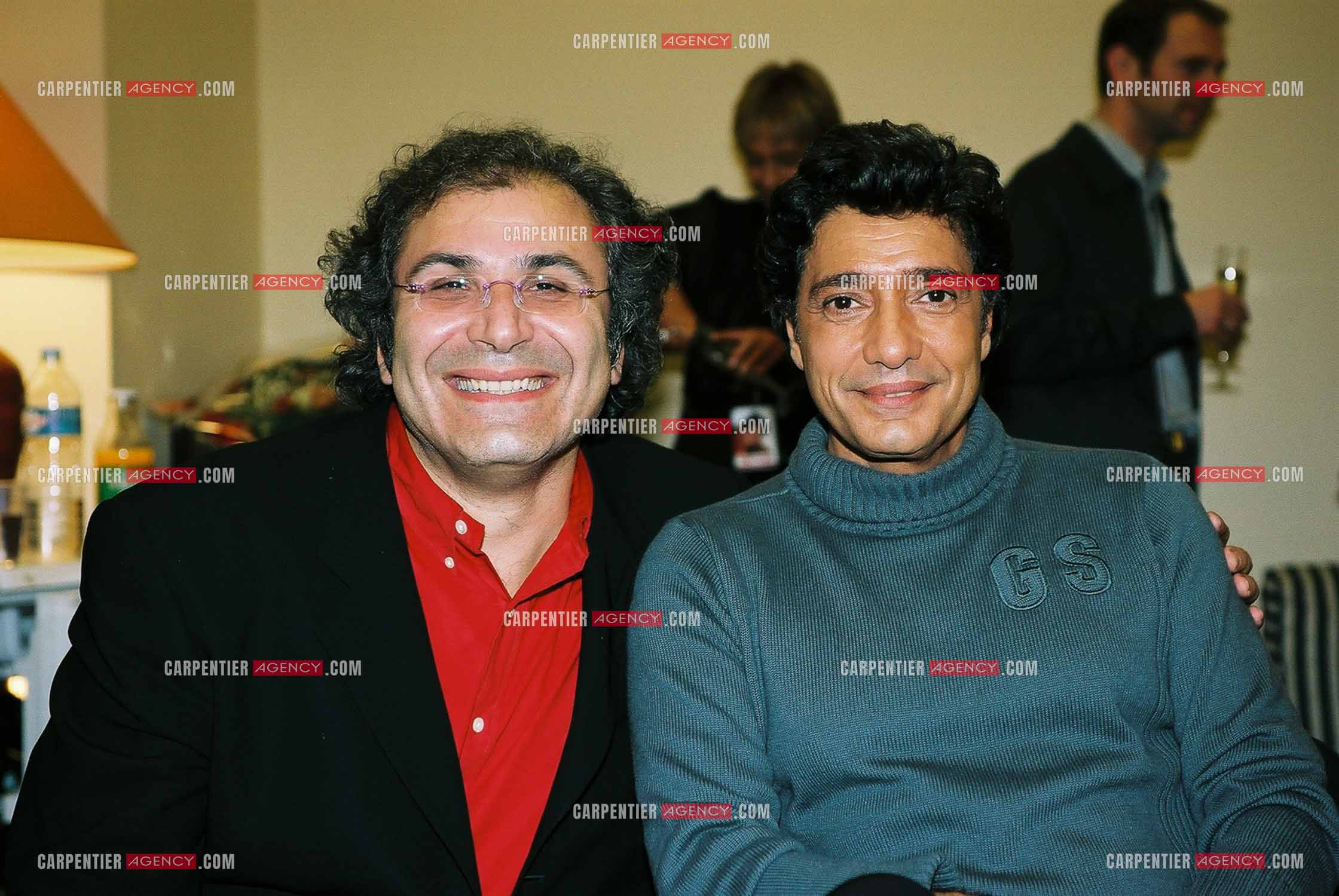 Le chanteur Frédéric François à l'Olympia du 18 au 26 octobre 2002. Dans sa loge, Frédéric François et son parolier Frédéric Zeitoun.  ( Exclusif )