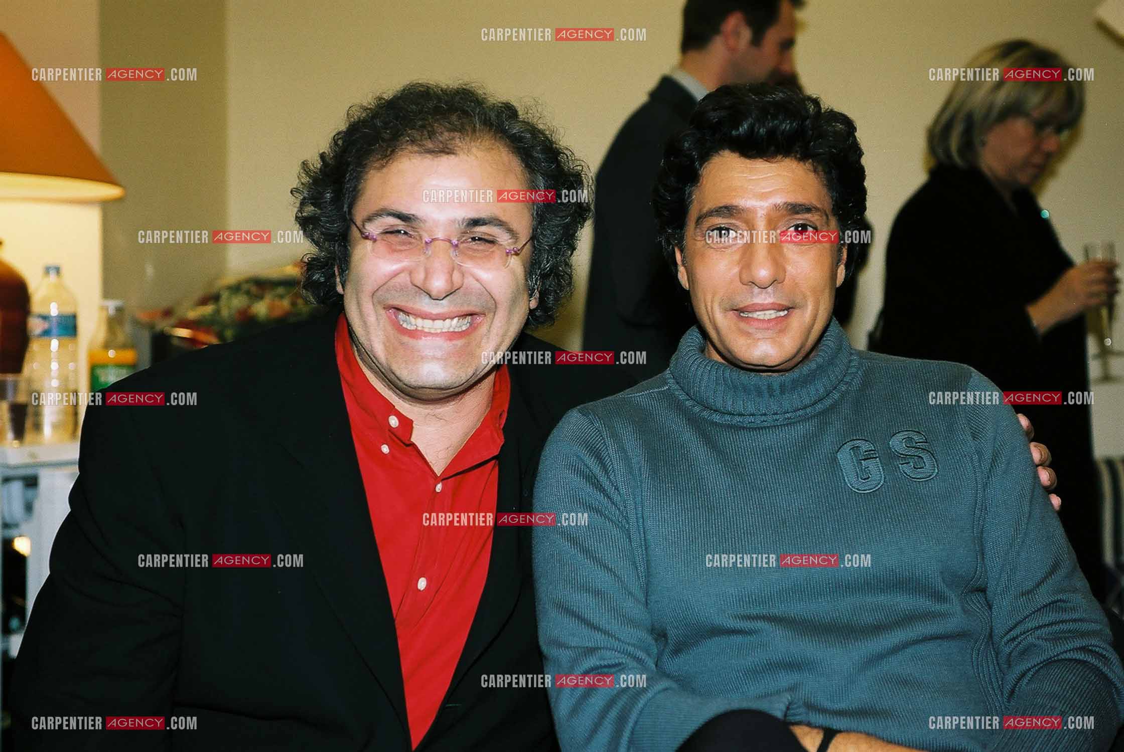 Le chanteur Frédéric François à l'Olympia du 18 au 26 octobre 2002. Dans sa loge, Frédéric François et son parolier Frédéric Zeitoun.  ( Exclusif )