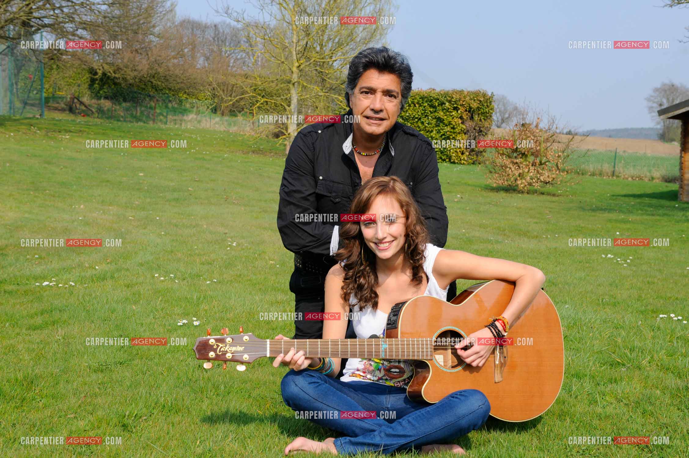 Le chanteur Frédéric François chez lui en Belgique. Frédéric avec sa fille Victoria. ( Exclusif )