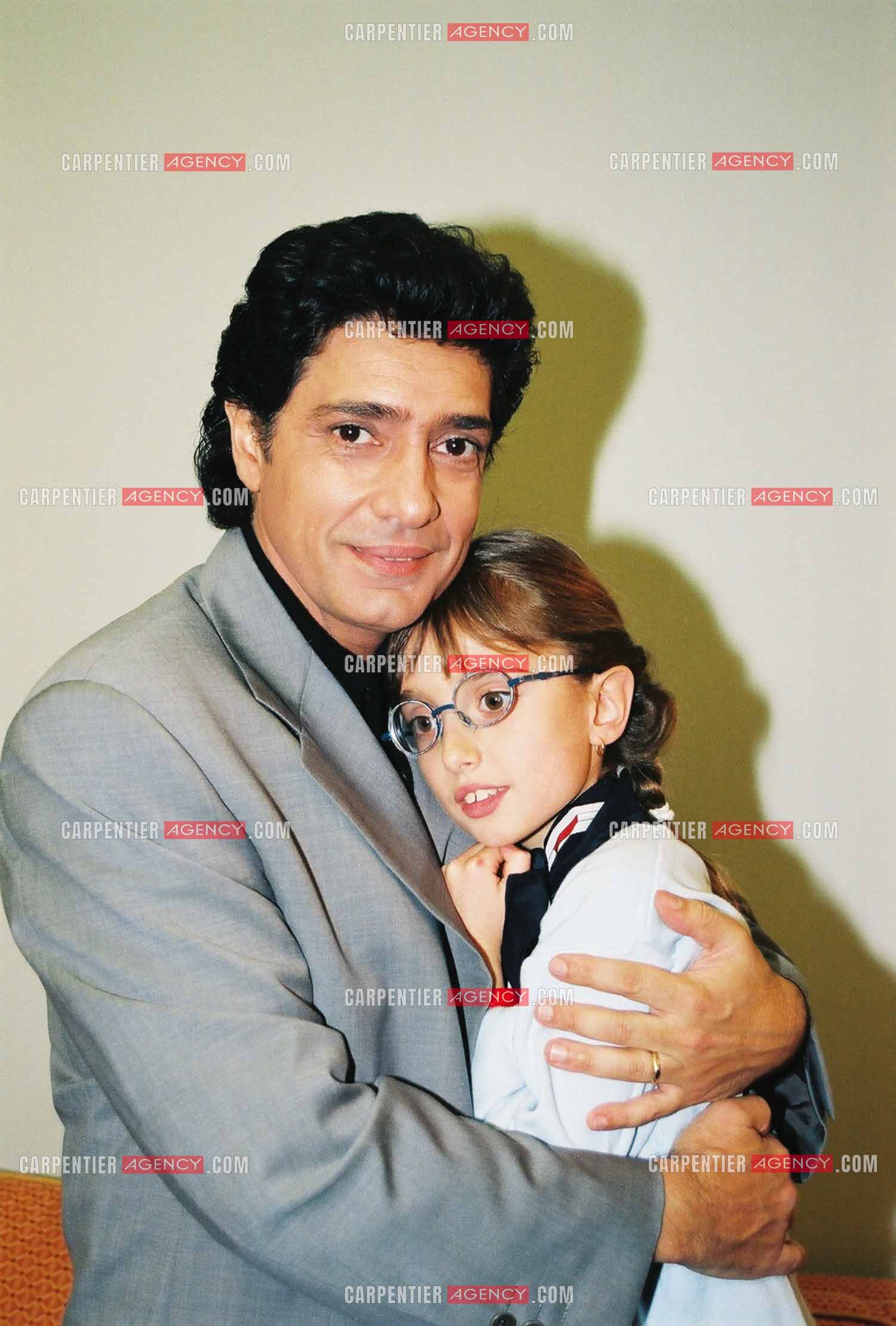 Le chanteur Frédéric François à l'Olympia du 06 au 22 mars 1998. Frédéric François et sa fille Victoria.  ( Exclusif )