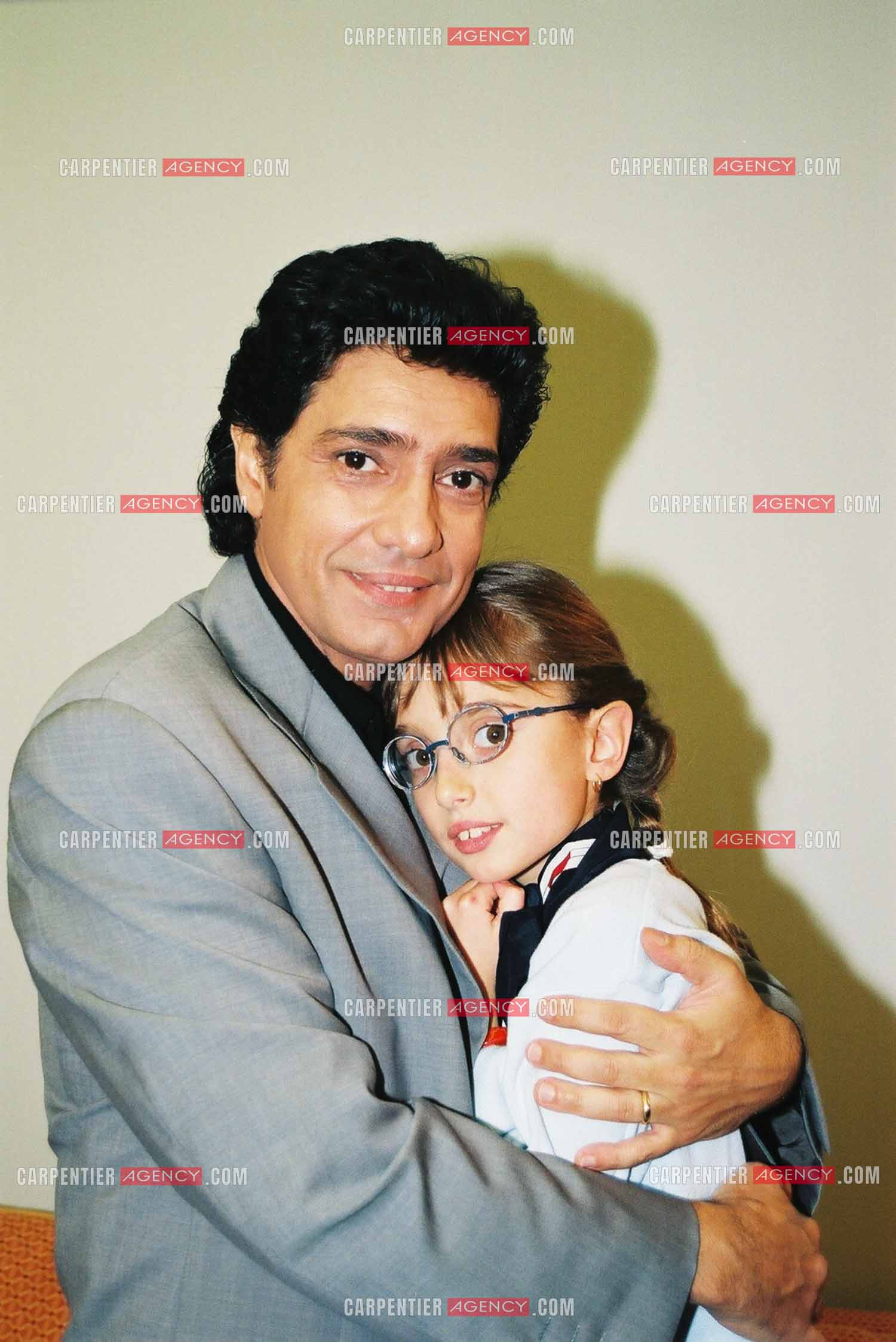 Le chanteur Frédéric François à l'Olympia du 06 au 22 mars 1998. Frédéric François et sa fille Victoria.  ( Exclusif )