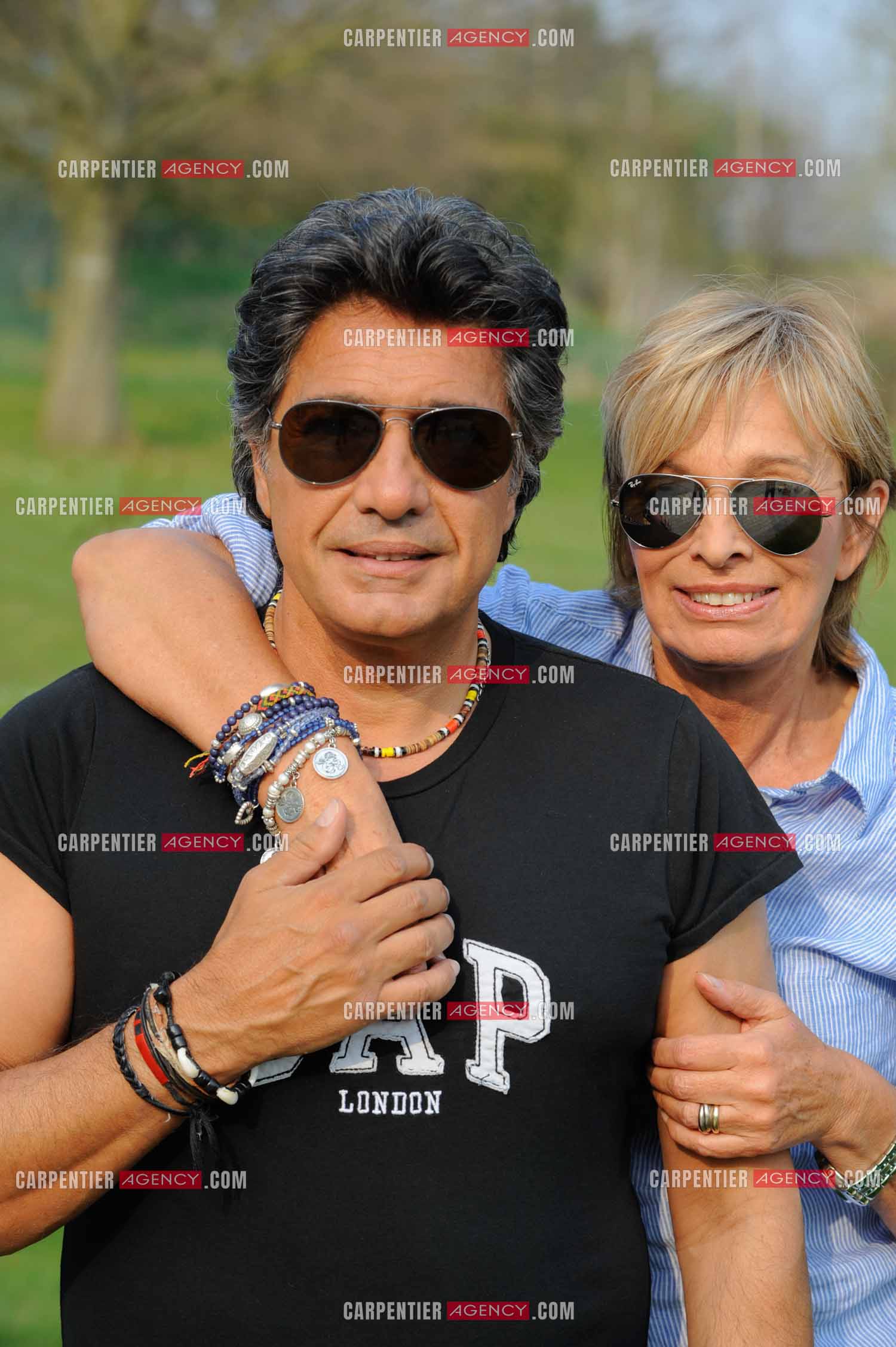 Le chanteur Frédéric François chez lui en Belgique. Frédéric et sa femme Monique.  ( Exclusif )