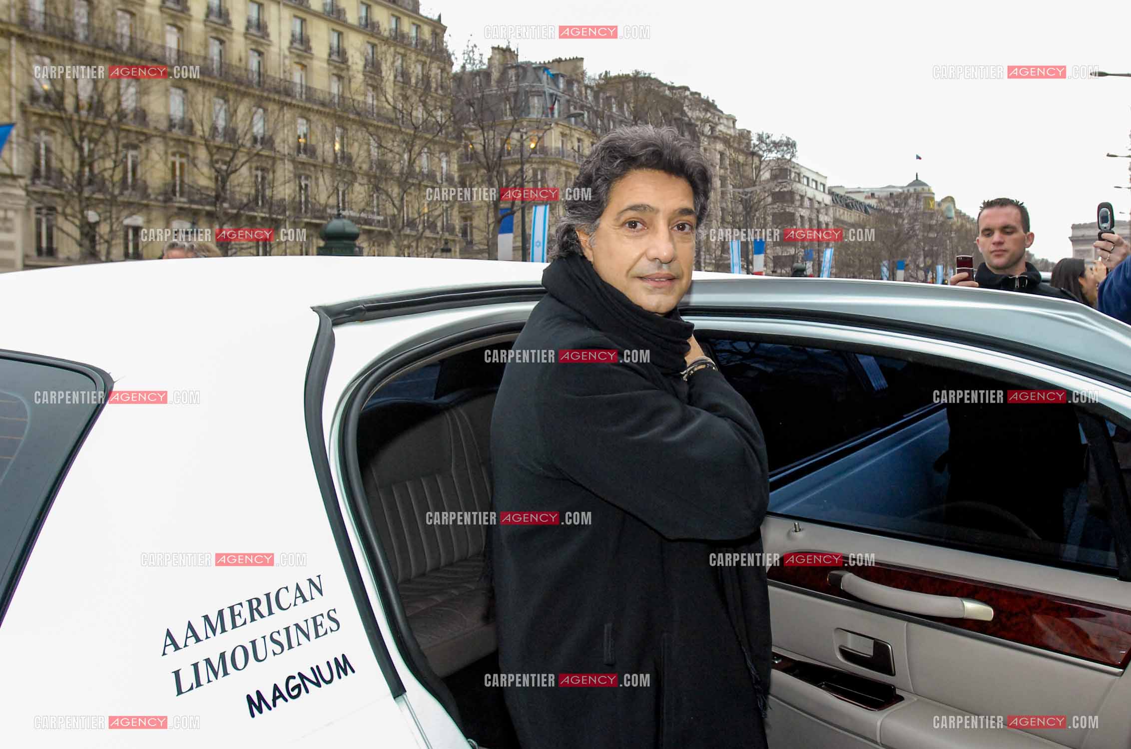 Le chanteur Frédéric François à l'Olympia du 29 février au 09 mars 2008. Frédéric François attendu à la sortie de son hôtel "Le Claridge“ pour rejoindre l'Olympia.  ( Exclusif )
