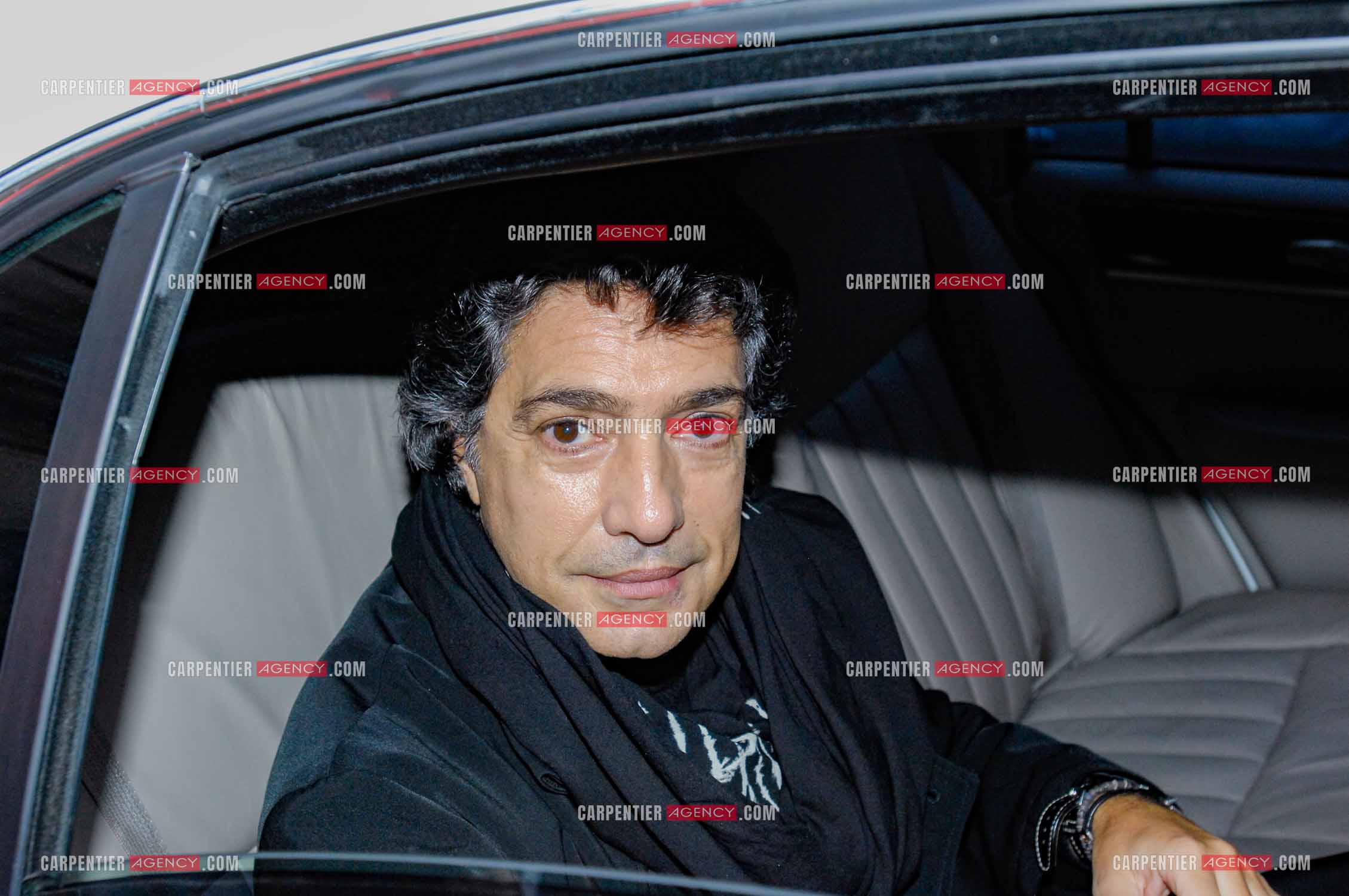 Le chanteur Frédéric François à l'Olympia du 29 février au 09 mars 2008. Frédéric François attendu à la sortie de son hôtel "Le Claridge“ pour rejoindre l'Olympia.  ( Exclusif )