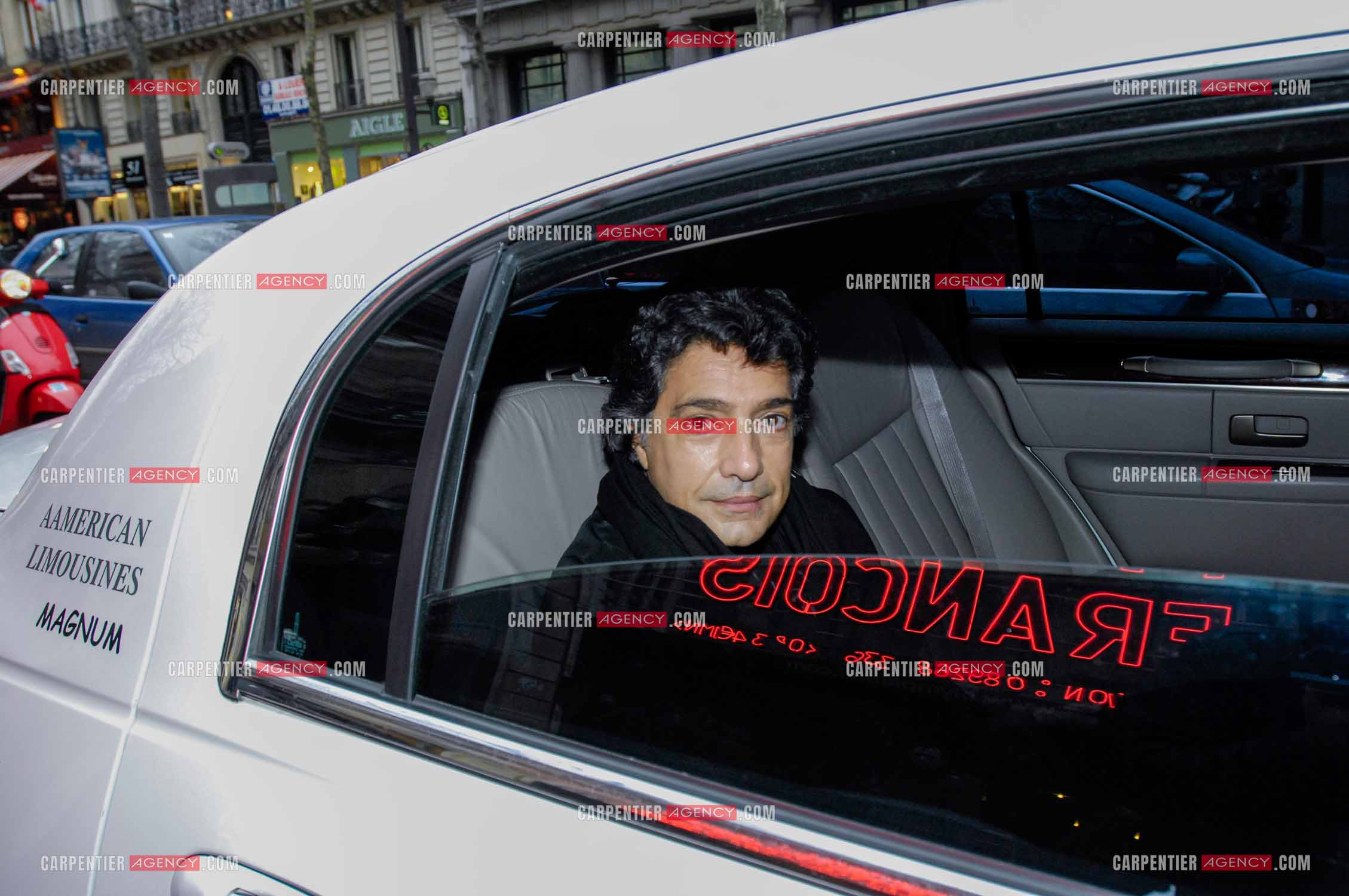 Le chanteur Frédéric François à l'Olympia du 29 février au 09 mars 2008. Frédéric François attendu à la sortie de son hôtel "Le Claridge“ pour rejoindre l'Olympia.  ( Exclusif )