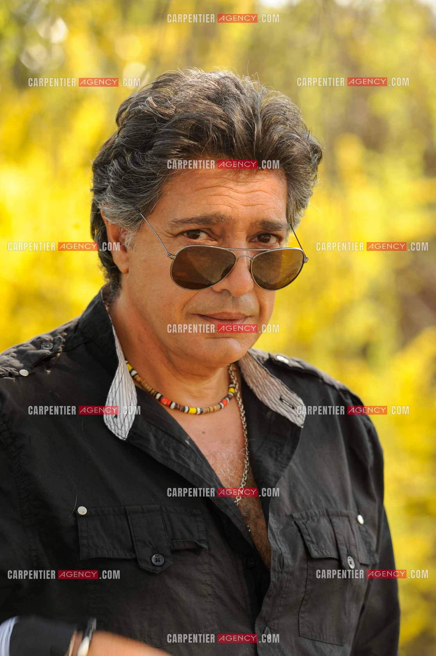 Le chanteur Frédéric François chez lui en Belgique. Portrait de Frédéric avec ses lunettes de soleil. ( Exclusif )