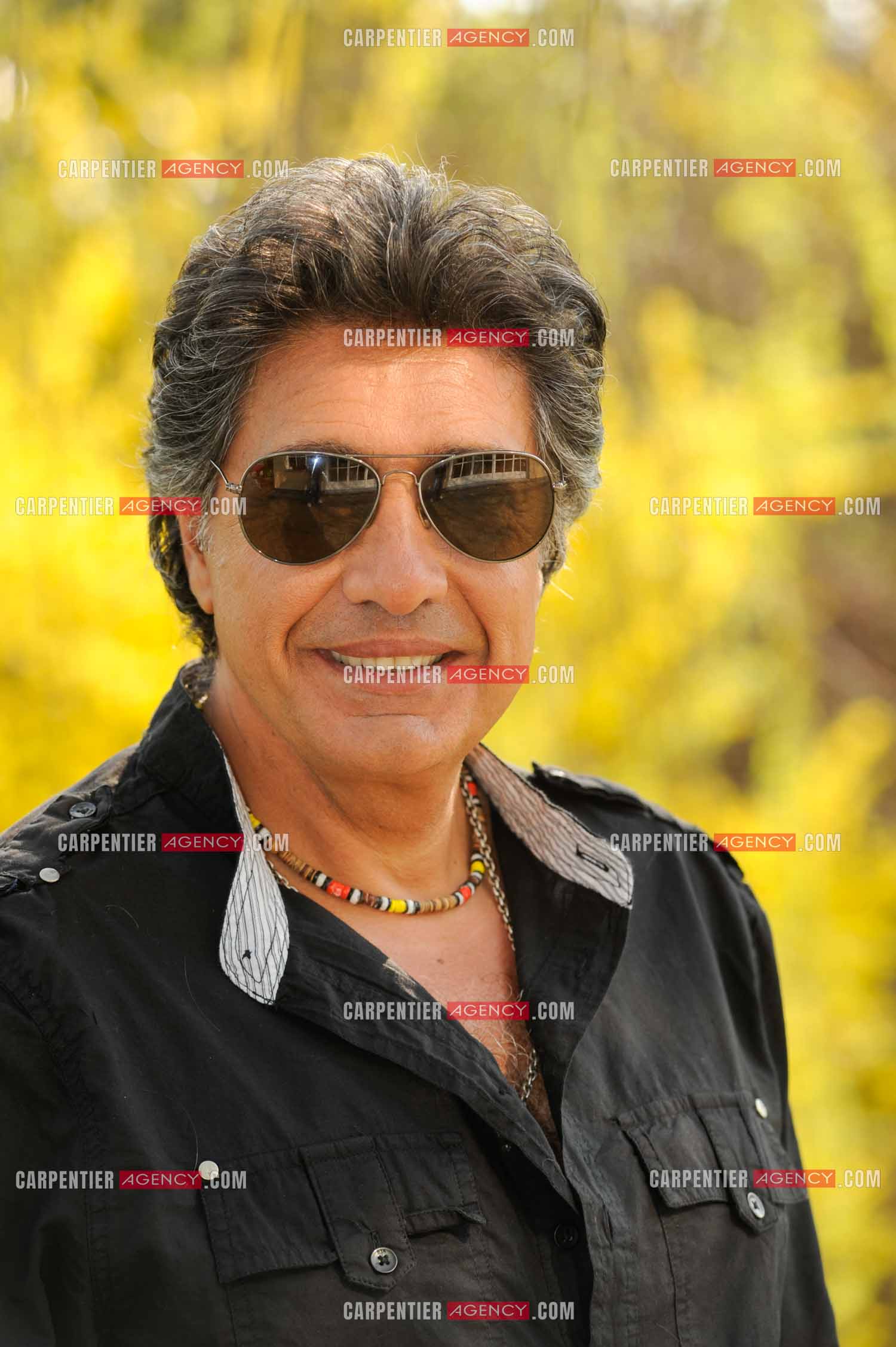 Le chanteur Frédéric François chez lui en Belgique. Portrait de Frédéric avec ses lunettes de soleil. ( Exclusif )