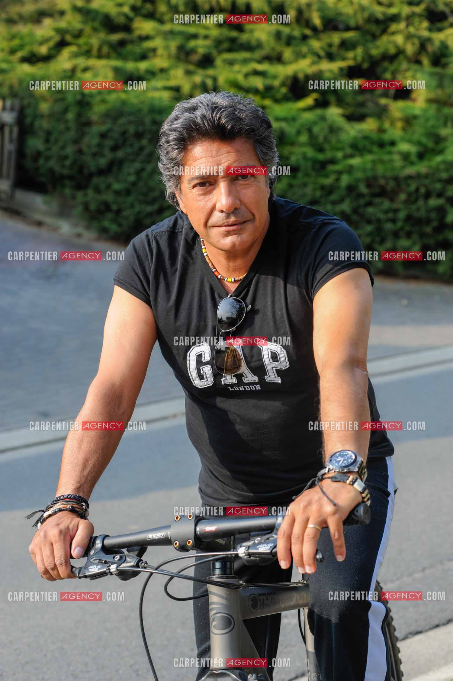 Le chanteur Frédéric François chez lui en Belgique. Frédéric pratique son sport le vélo.  ( Exclusif )