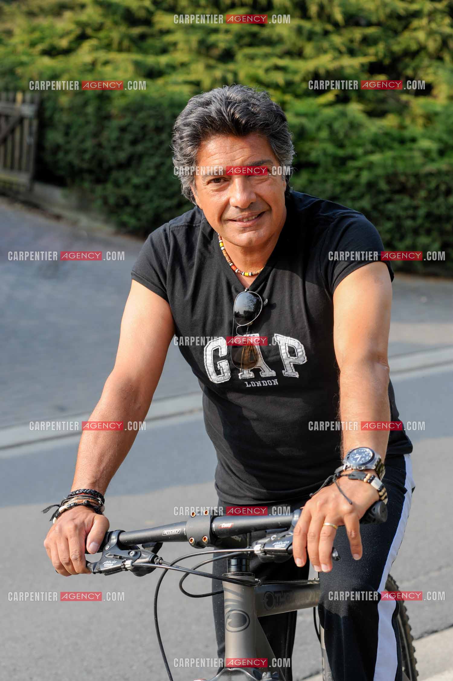 Le chanteur Frédéric François chez lui en Belgique. Frédéric pratique son sport le vélo.  ( Exclusif )