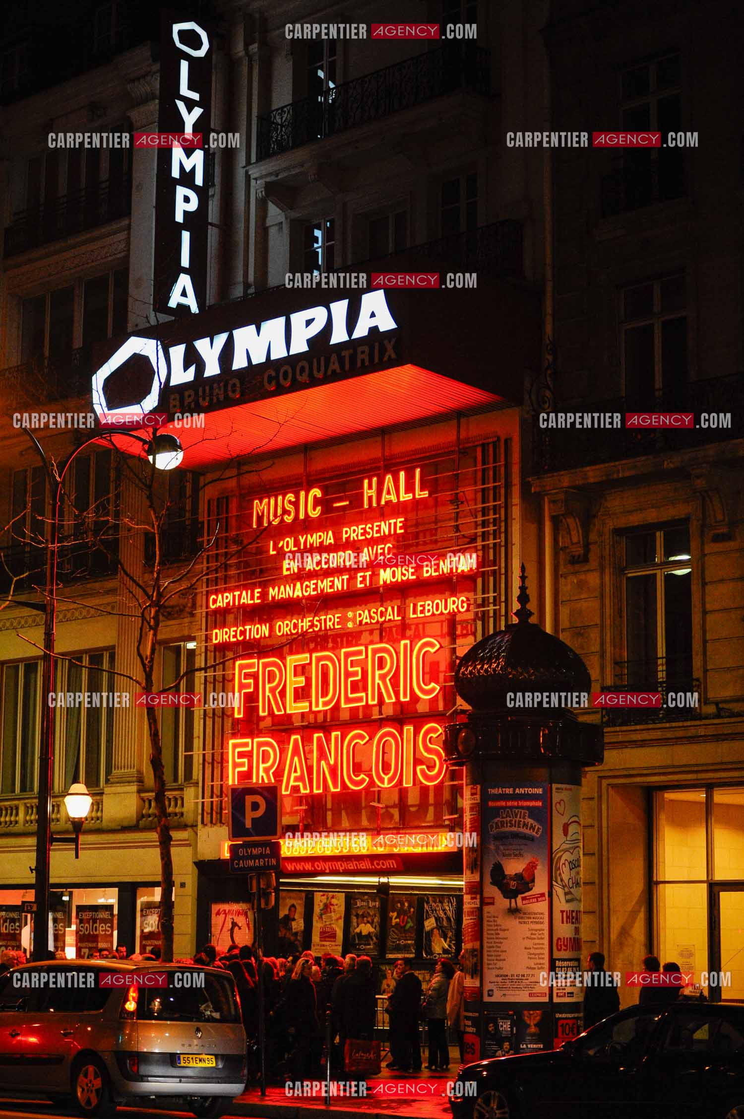 Le chanteur Frédéric François à l'Olympia du 11 au 20 février 2011. Façade de l'Olympia éclairée la nuit.  ( Exclusif )