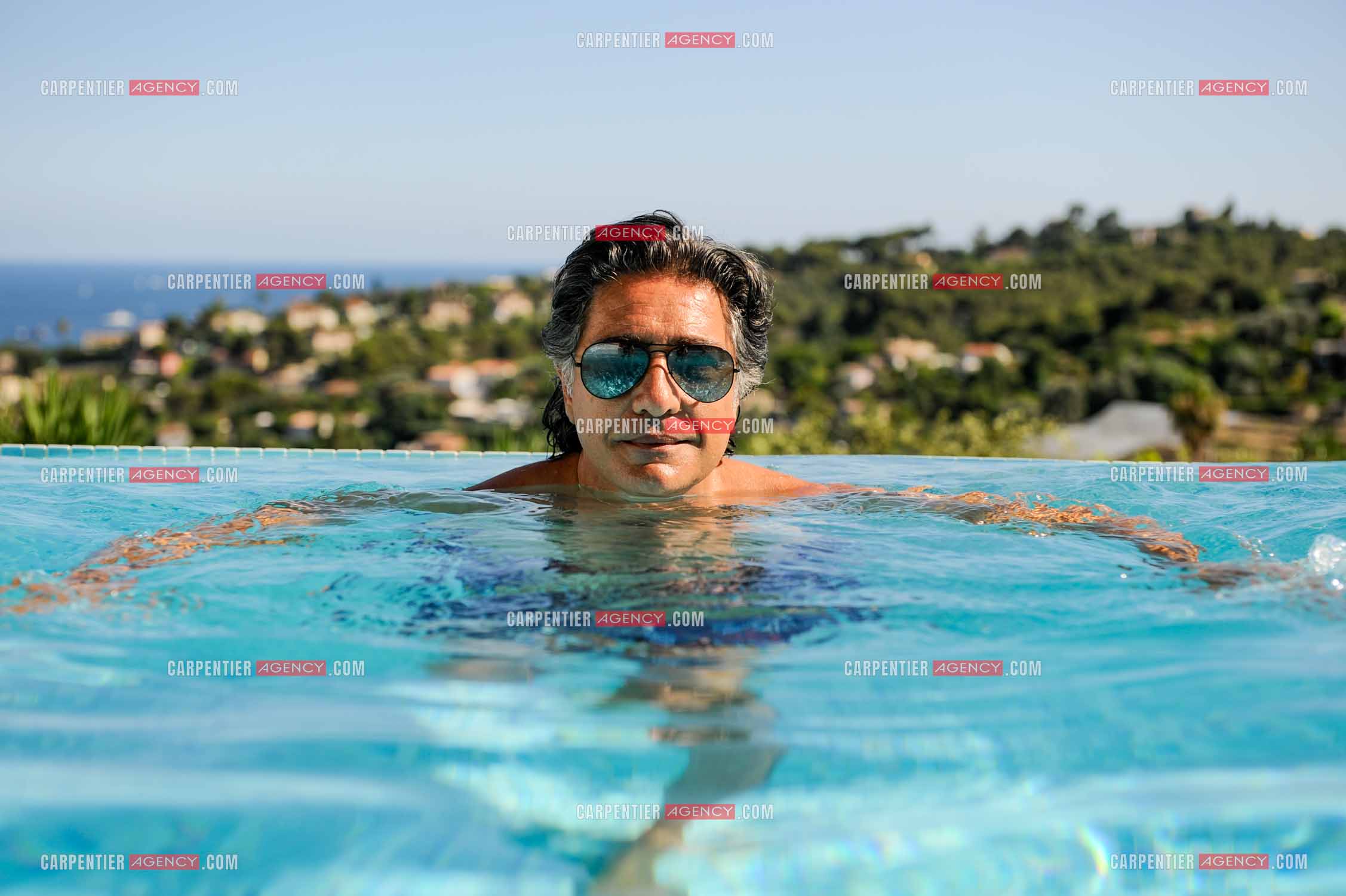 Le chanteur Frédéric François lors de ses vacances en famille dans sa résidence secondaire d'Antibes.  ( Exclusif )