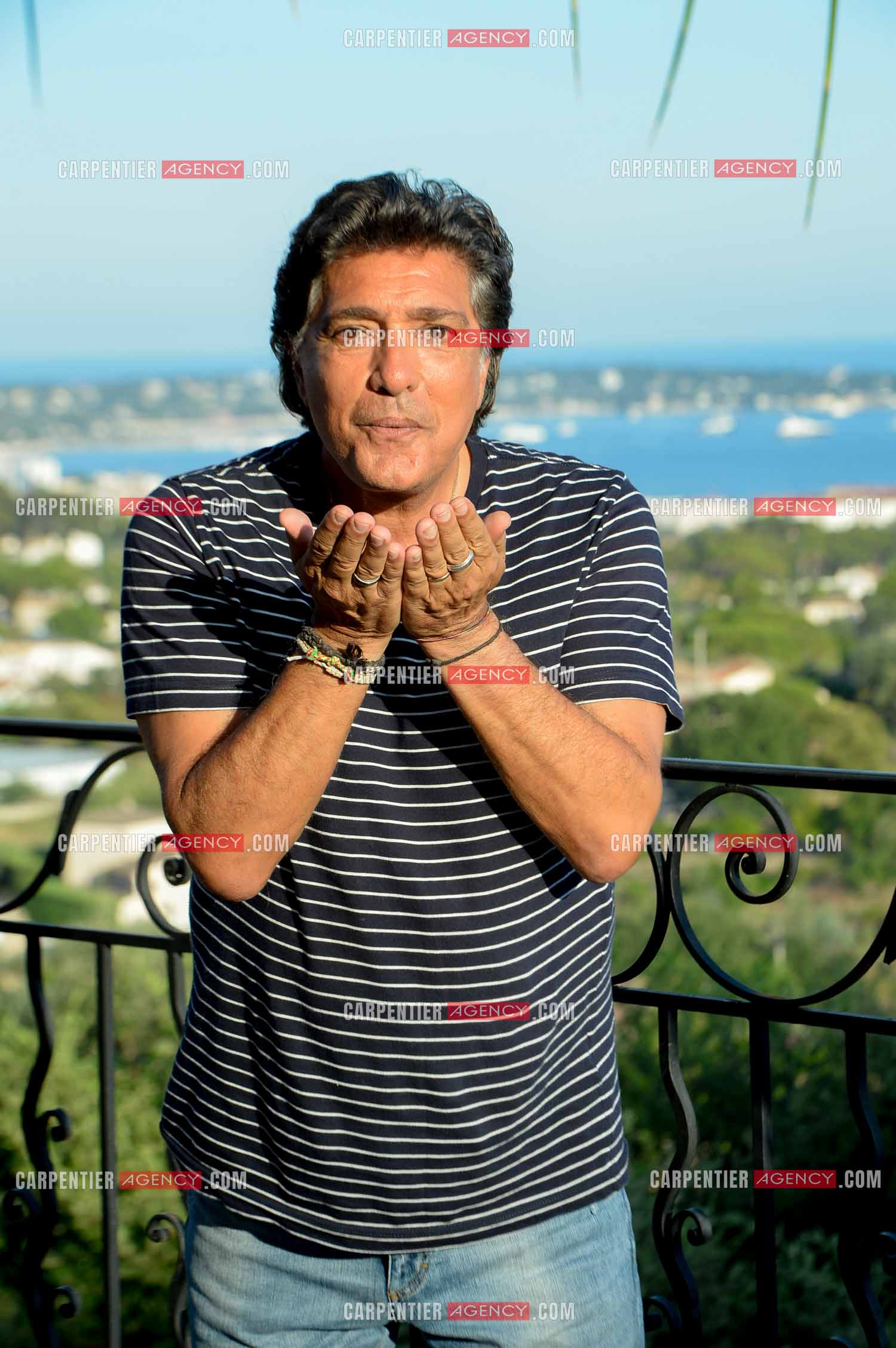 Le chanteur Frédéric François lors de ses vacances dans sa résidence secondaire d'Antibes. ( Exclusif )