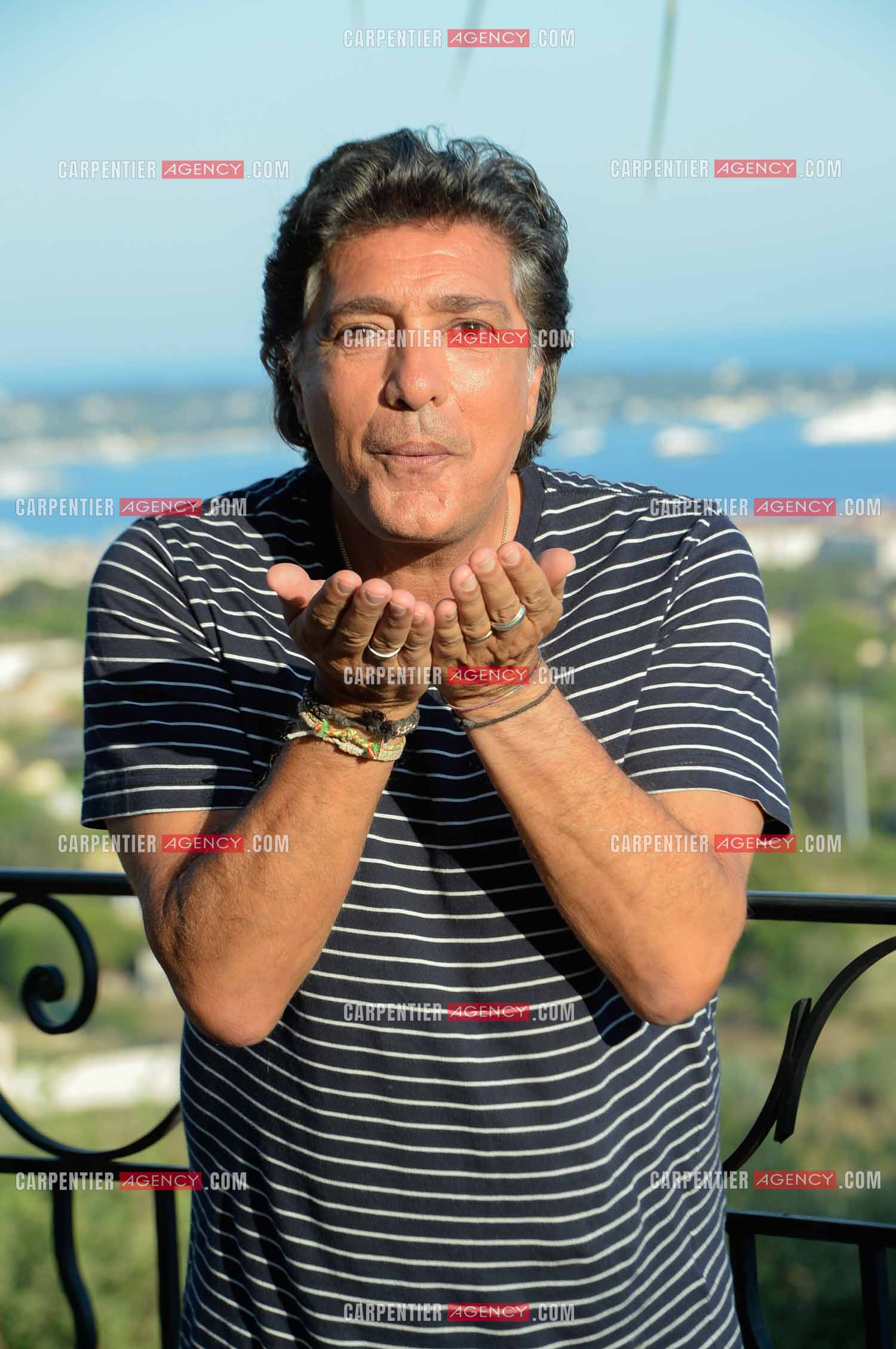 Le chanteur Frédéric François lors de ses vacances dans sa résidence secondaire d'Antibes. ( Exclusif )