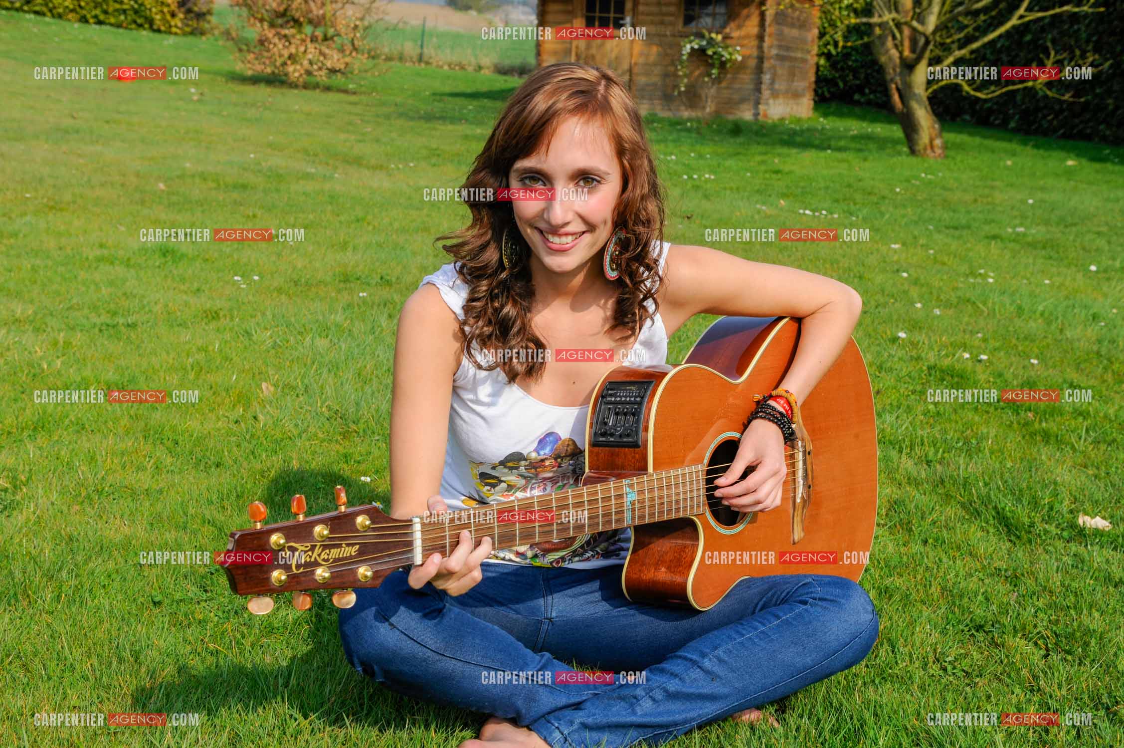 Le chanteur Frédéric François chez lui en Belgique. Victoria, la fille de Frédéric.   ( Exclusif )