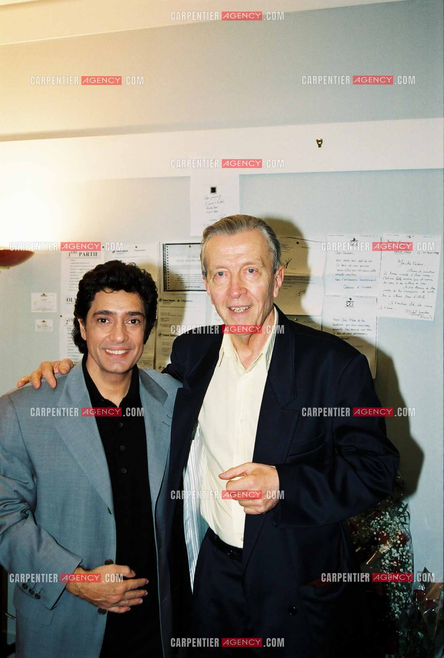 Le chanteur Frédéric François à l'Olympia du 06 au 22 mars 1998. Frédéric François et son parolier Michel Jourdan.  ( Exclusif )
