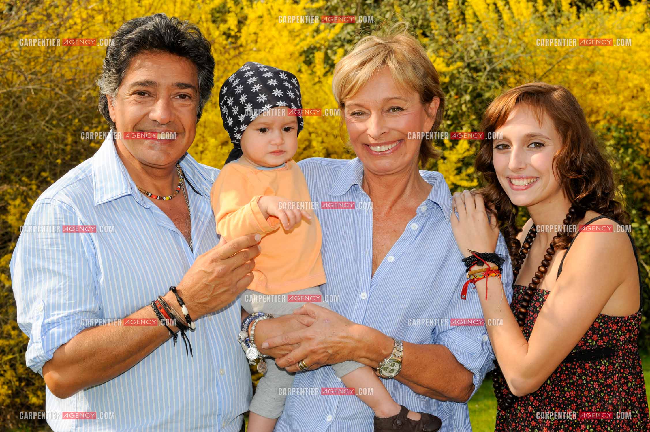 Le chanteur Frédéric François chez lui en Belgique avec sa femme Monique, leur fille Victoria et leur petite fille Alia.  ( Exclusif )
