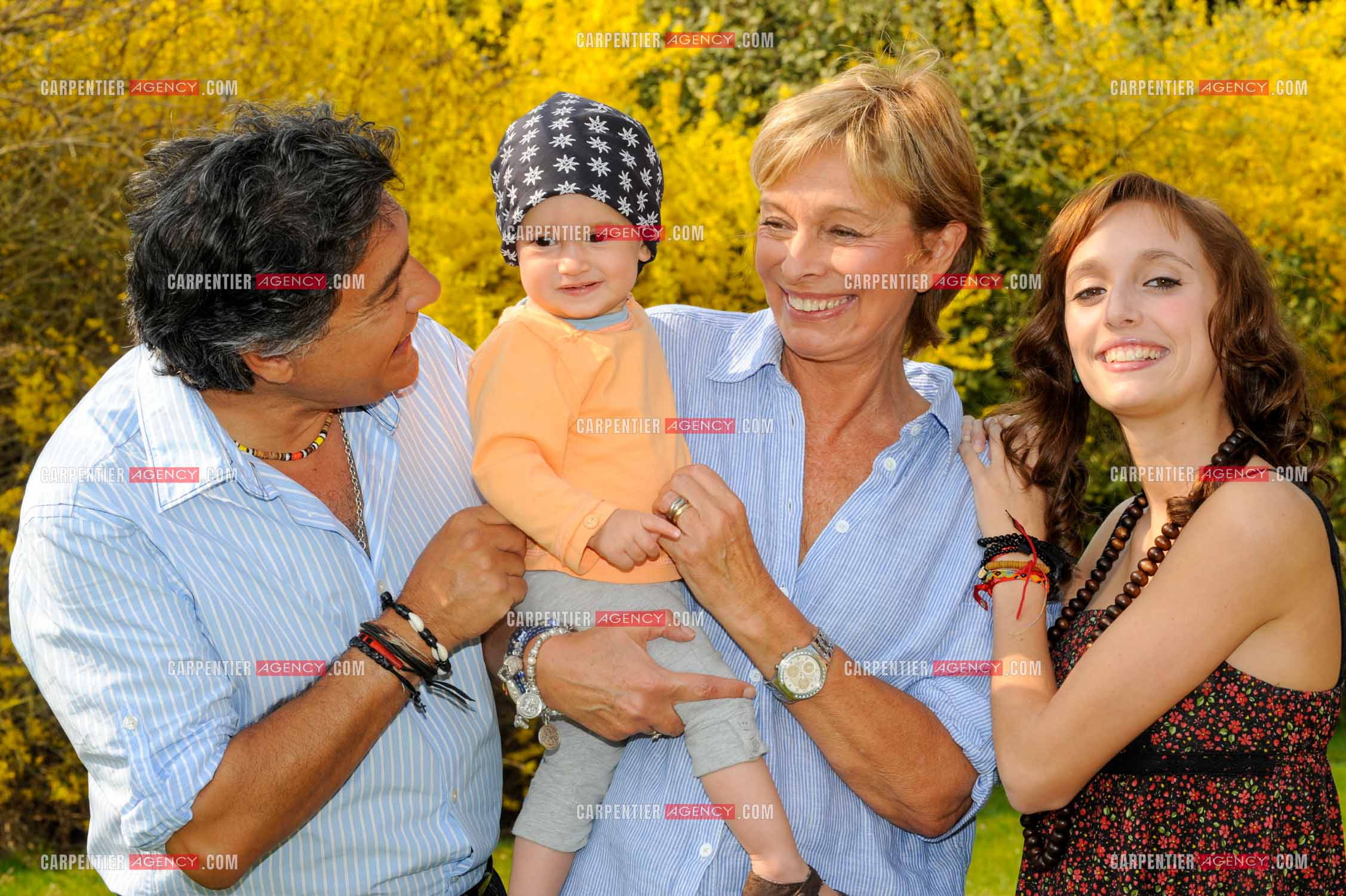 Le chanteur Frédéric François chez lui en Belgique avec sa femme Monique, leur fille Victoria et leur petite fille Alia.  ( Exclusif )
