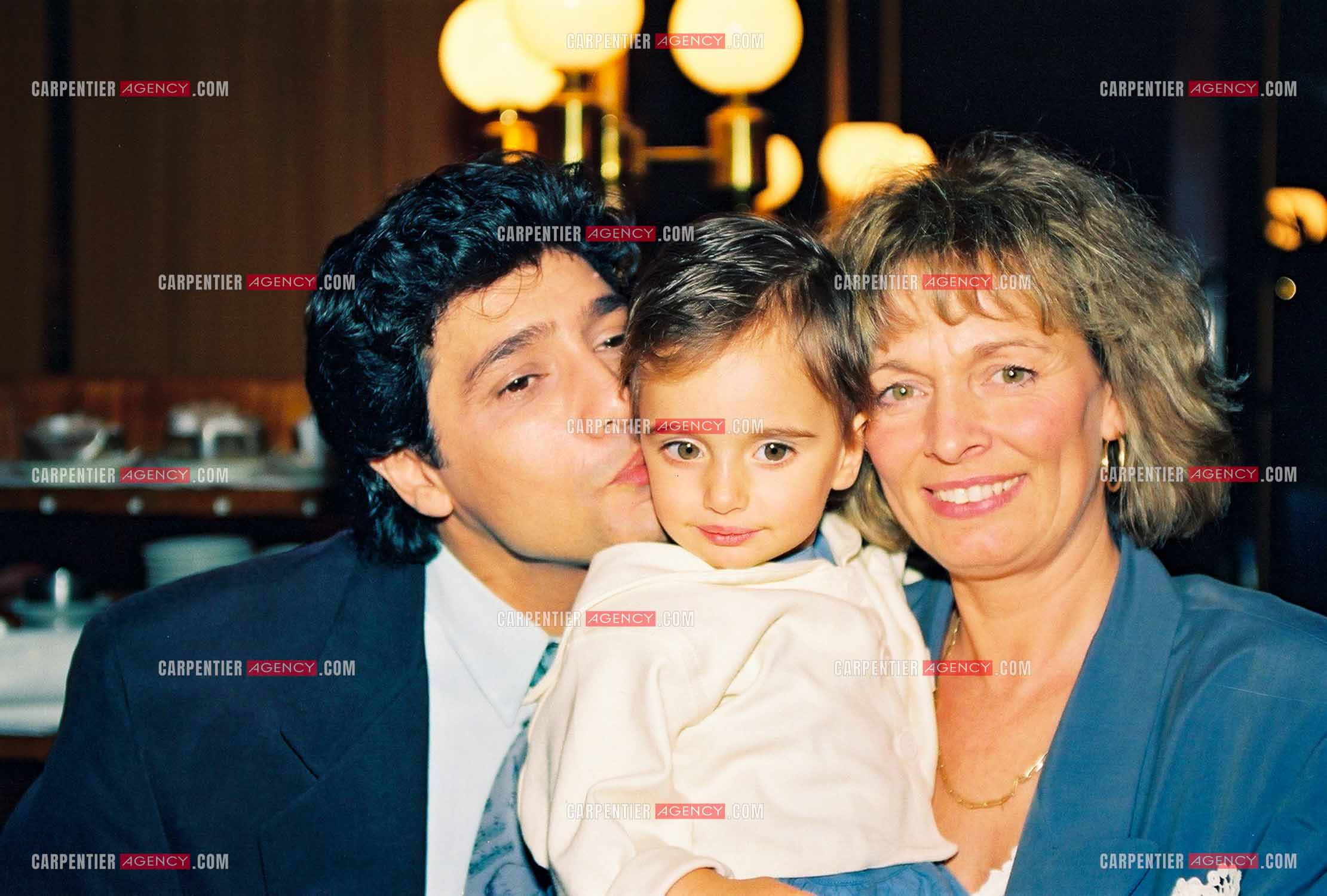 Le chanteur Frédéric François à l'Olympia en 1992. Frédéric avec sa femme Monique et leur petite dernière Victoria âgée de 2 ans.                                    ( Exclusif )