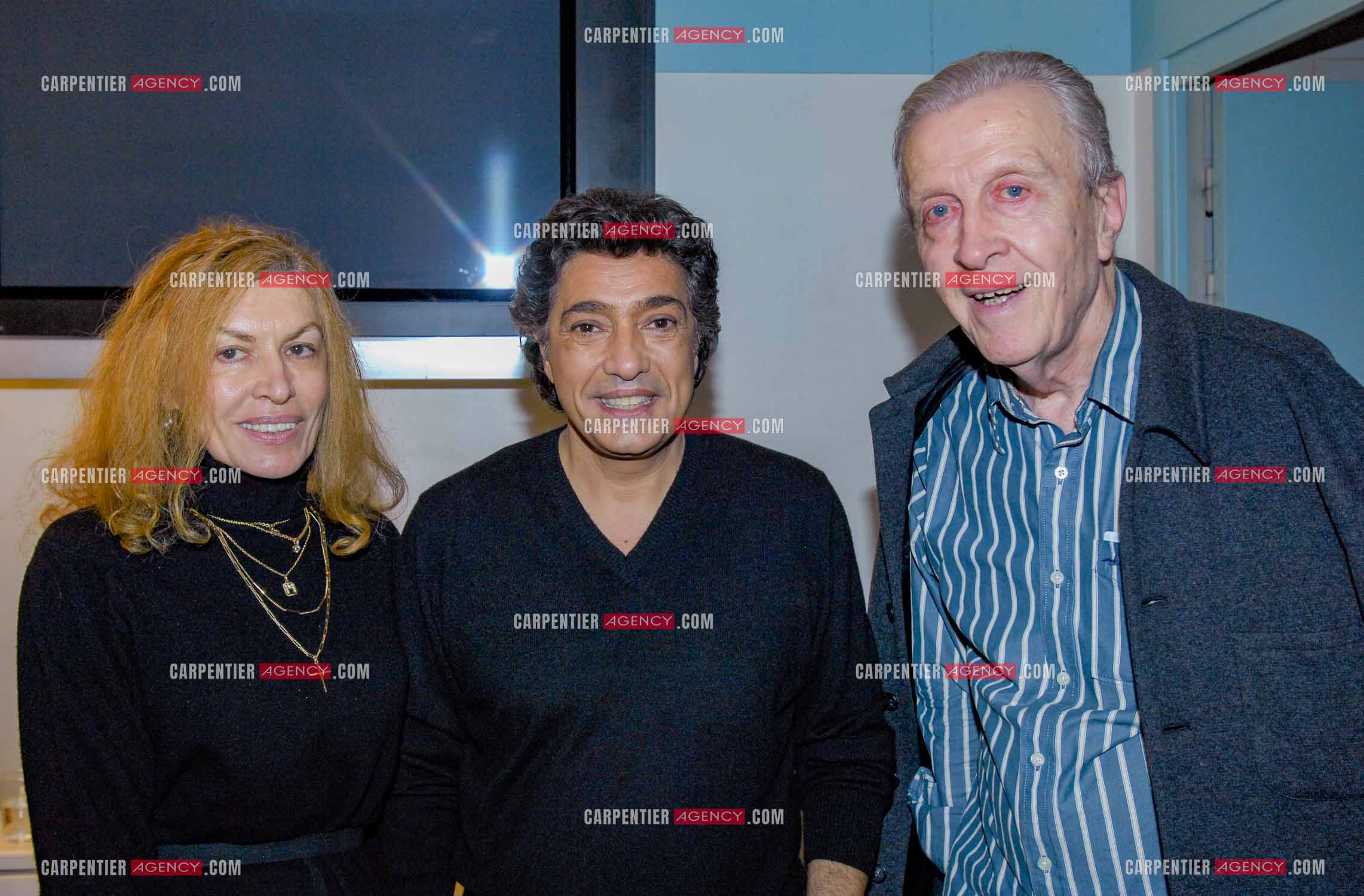 Le chanteur Frédéric François à l'Olympia du 29 février au 09 mars 2008. Dans sa loge, Frédéric François entouré de son parolier Michel Jourdan et sa femme.  ( Exclusif )