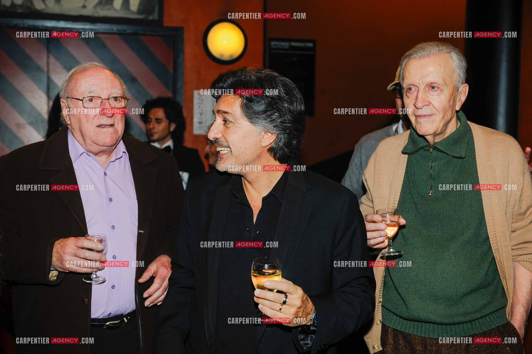 Le chanteur Frédéric François à l'Olympia du 11 au 20 février 2011. Dans les loges, Frédéric François entouré de ses deux paroliers Jean Renard et Michel Jourdan.  ( Exclusif )