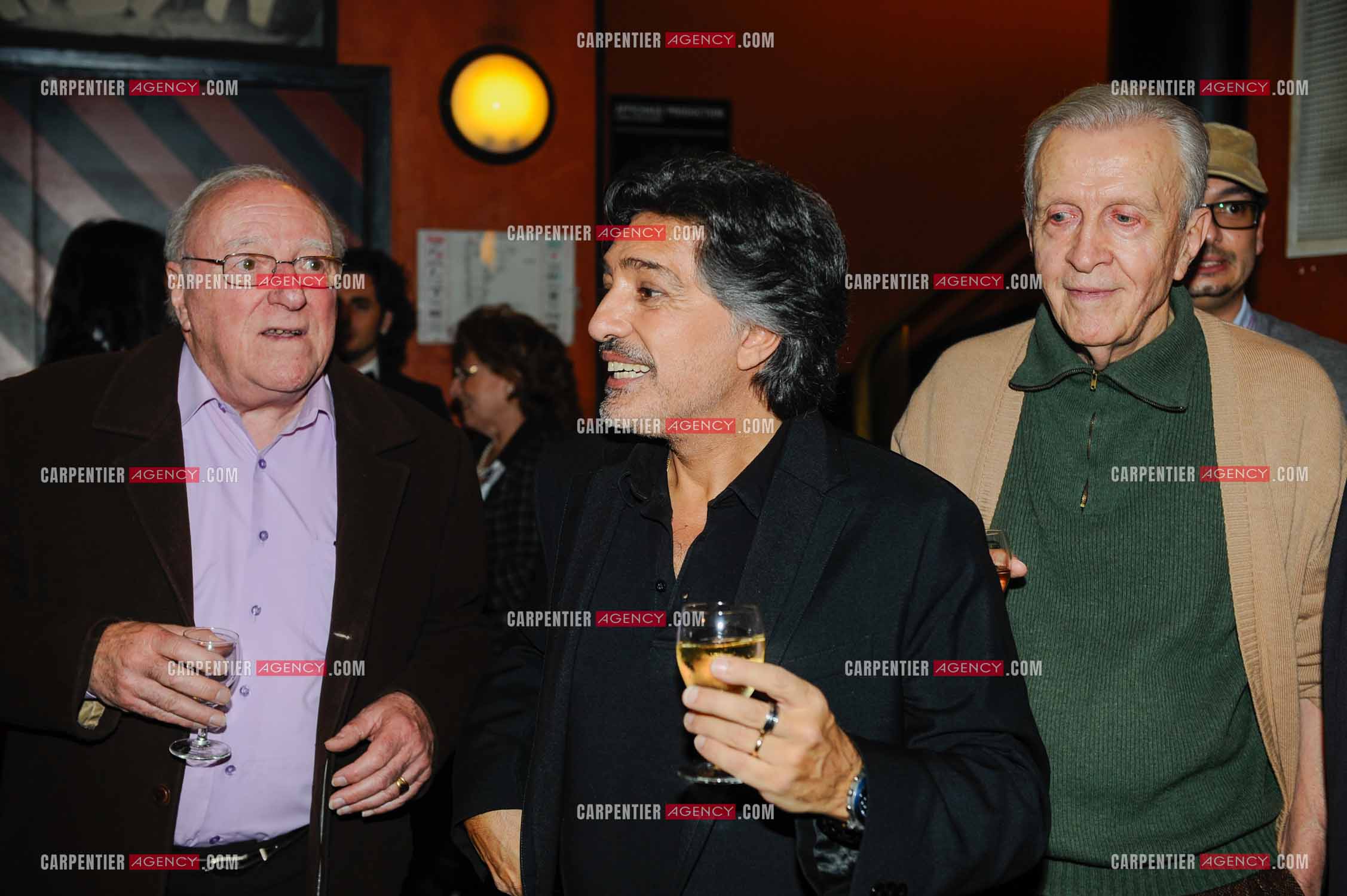 Le chanteur Frédéric François à l'Olympia du 11 au 20 février 2011. Dans les loges, Frédéric François entouré de ses deux paroliers Jean Renard et Michel Jourdan.  ( Exclusif )
