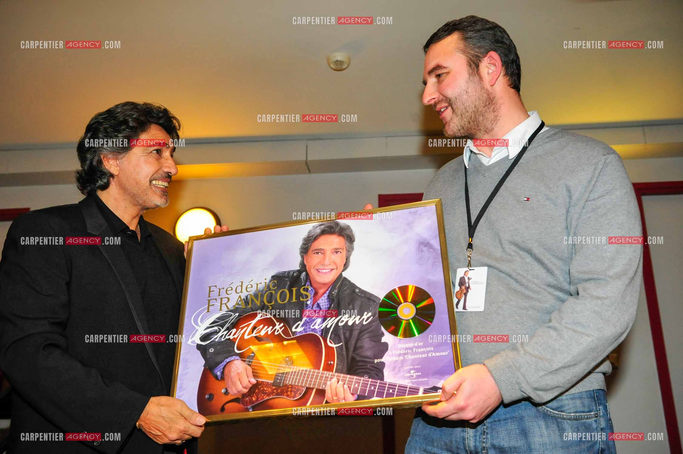 Le chanteur Frédéric François à l'Olympia du 11 au 20 février 2011. Frédéric reçoit un disque d'or "CHANTEUR D'AMOUR“ de Universal Belgique.  ( Exclusif )