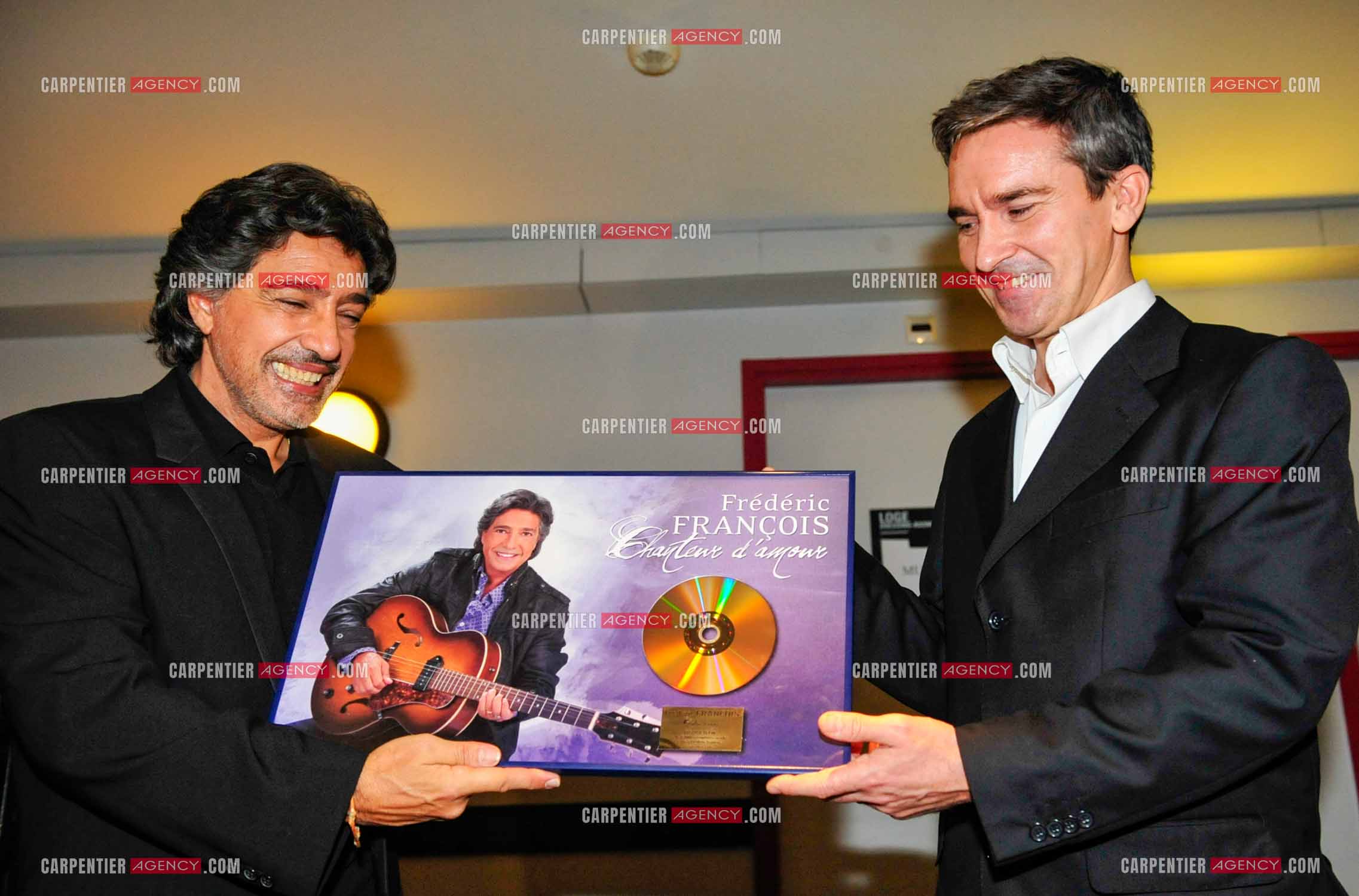 Le chanteur Frédéric François à l'Olympia du 11 au 20 février 2011. Frédéric reçoit un disque d'or "CHANTEUR D'AMOUR“ de sa maison de disque Sony pour plus de 75 000 albums vendus.  ( Exclusif )
