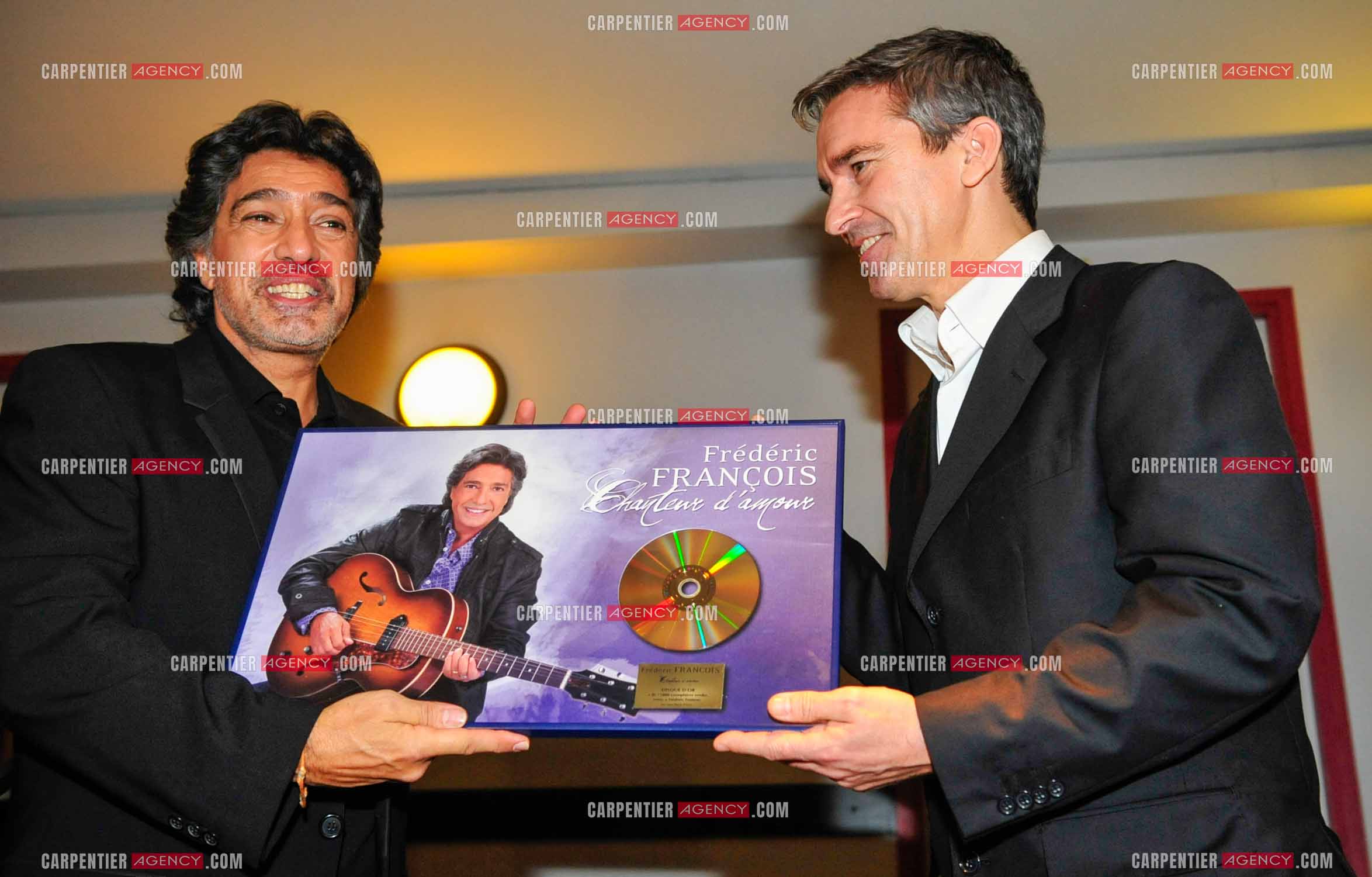 Le chanteur Frédéric François à l'Olympia du 11 au 20 février 2011. Frédéric reçoit un disque d'or "CHANTEUR D'AMOUR“ de sa maison de disque Sony pour plus de 75 000 albums vendus.  ( Exclusif )