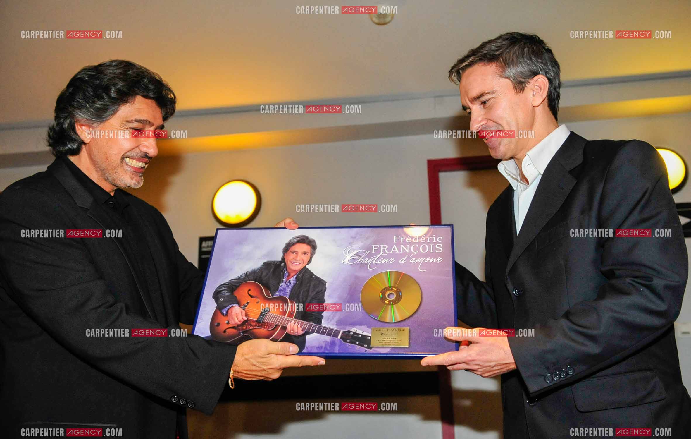 Le chanteur Frédéric François à l'Olympia du 11 au 20 février 2011. Frédéric reçoit un disque d'or "CHANTEUR D'AMOUR“ de sa maison de disque Sony pour plus de 75 000 albums vendus.  ( Exclusif )