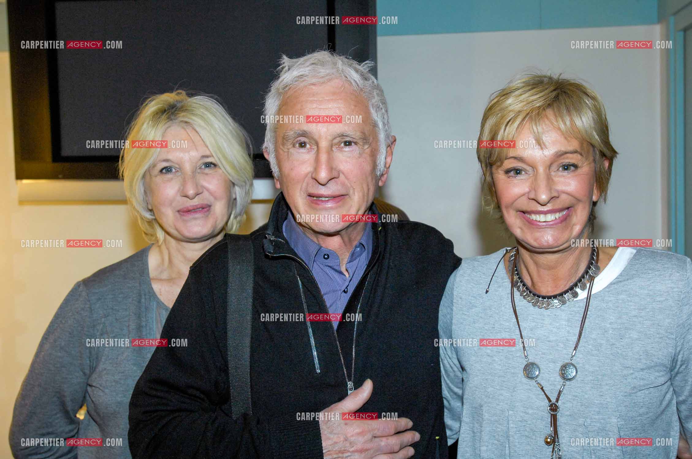 Le chanteur Frédéric François à l'Olympia du 29 février au 09 mars 2008. Le chanteur Marcel Amont et sa femme Marlène venus féliciter Frédéric.  ( Exclusif )
