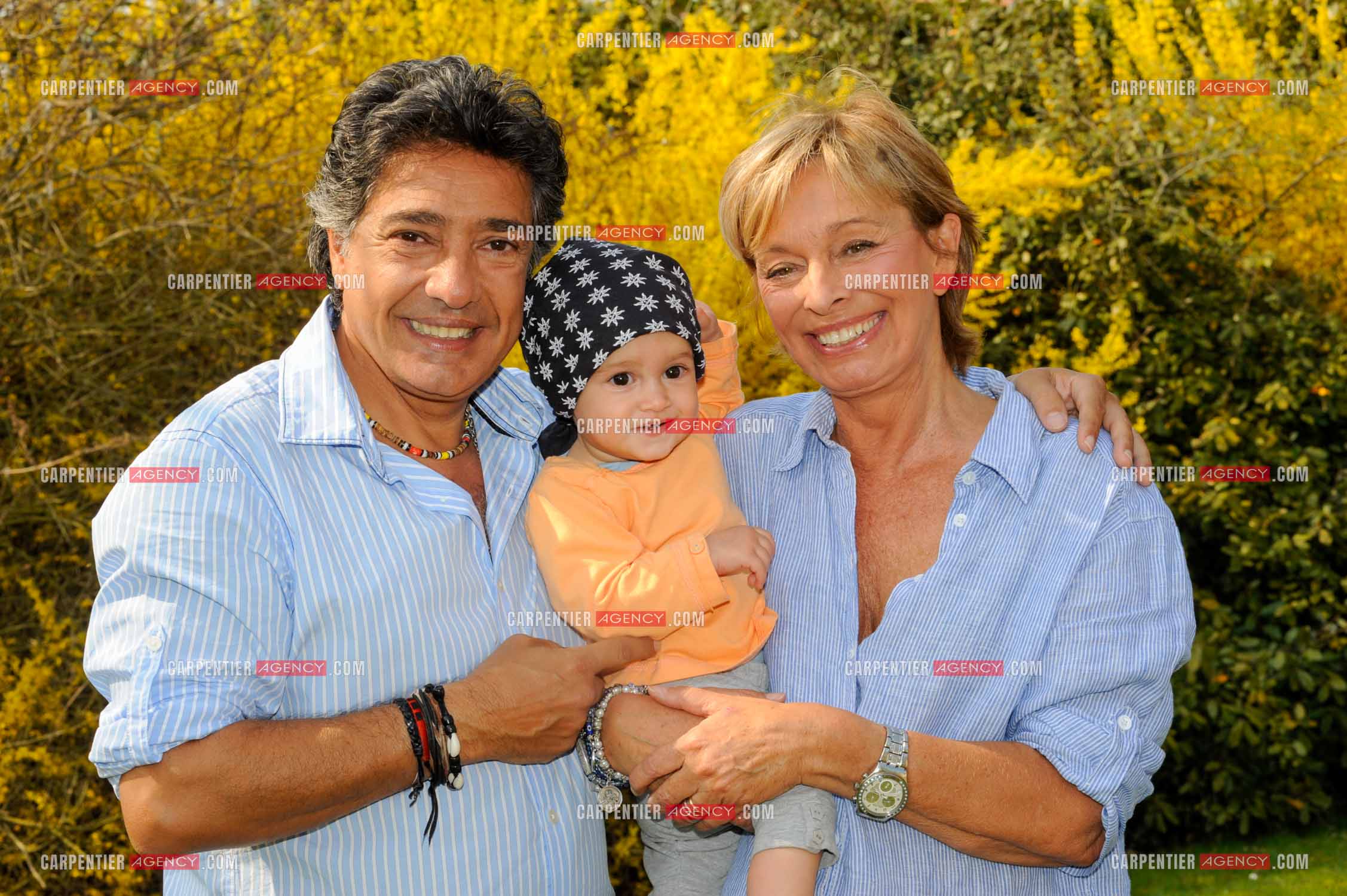 Le chanteur Frédéric François chez lui en Belgique avec sa femme Monique et leur petite fille Alia.  ( Exclusif )