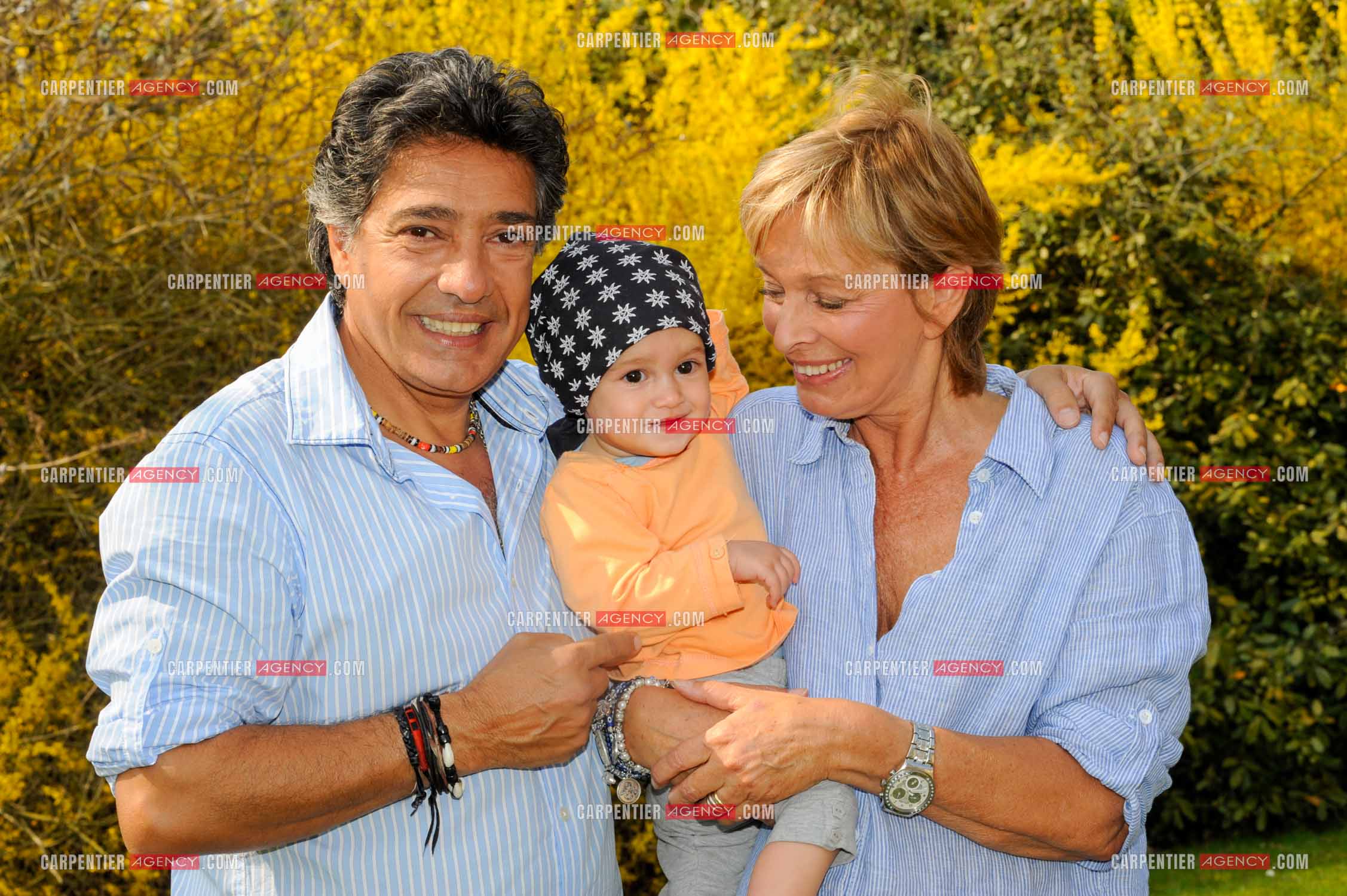 Le chanteur Frédéric François chez lui en Belgique avec sa femme Monique et leur petite fille Alia.  ( Exclusif )