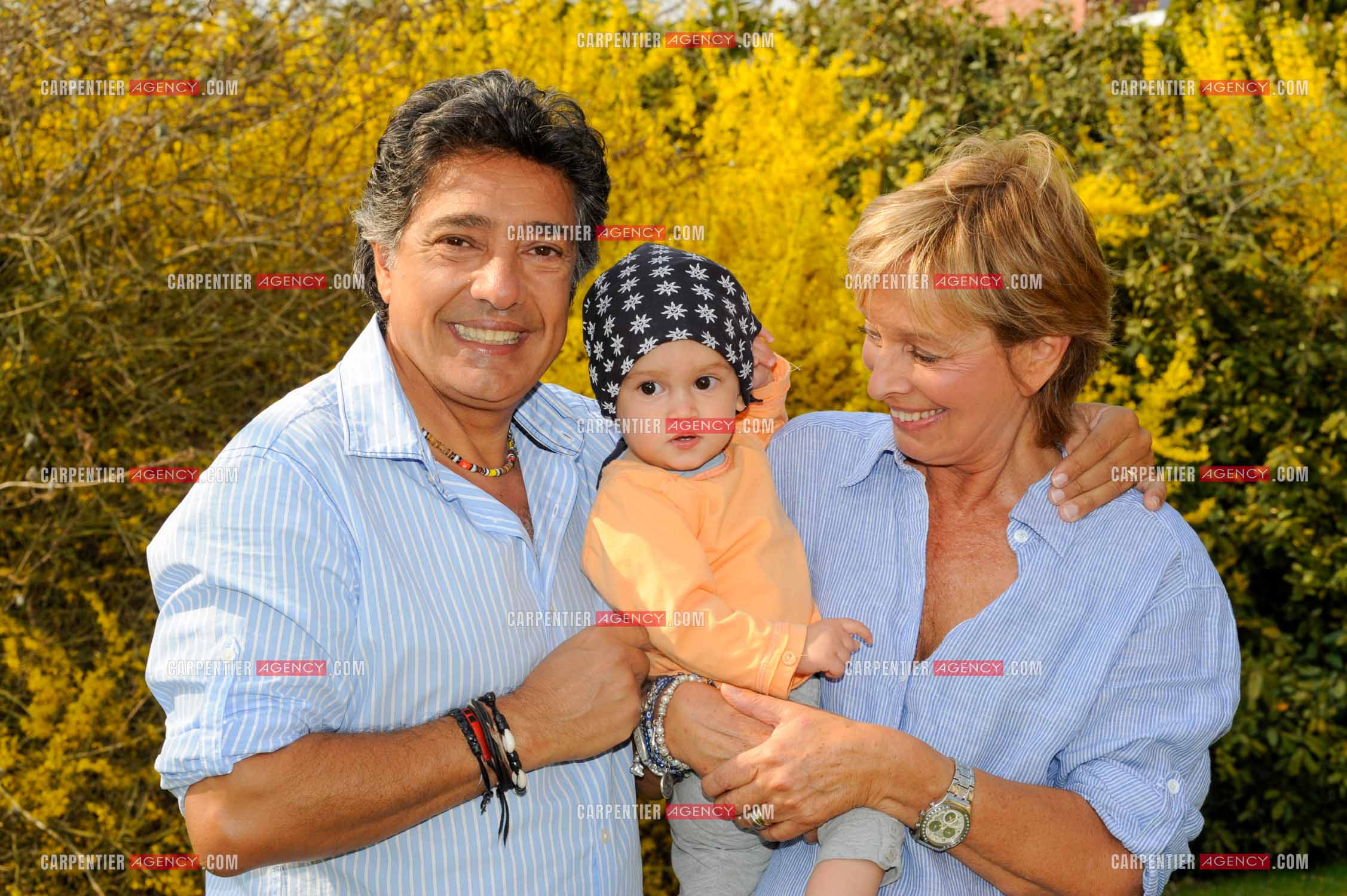 Le chanteur Frédéric François chez lui en Belgique avec sa femme Monique et leur petite fille Alia.  ( Exclusif )