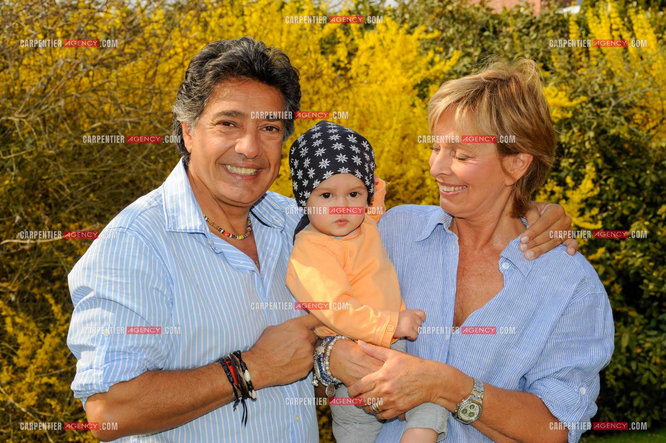 Le chanteur Frédéric François chez lui en Belgique avec sa femme Monique et leur petite fille Alia.  ( Exclusif )