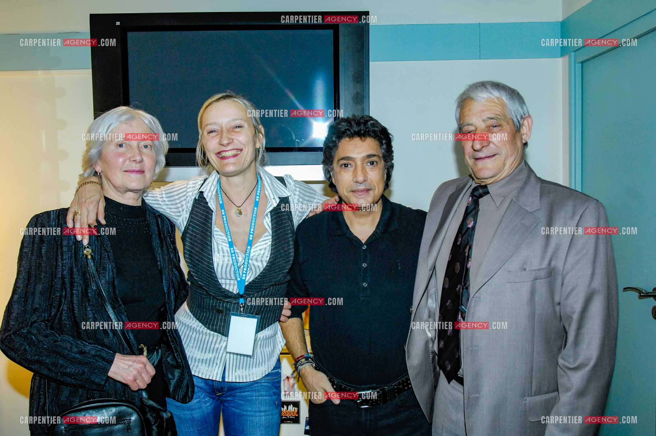 Le chanteur Frédéric François à l'Olympia du 29 février au 09 mars 2008. Frédéric François avec Valérie Michelin et ses parents.  ( Exclusif )