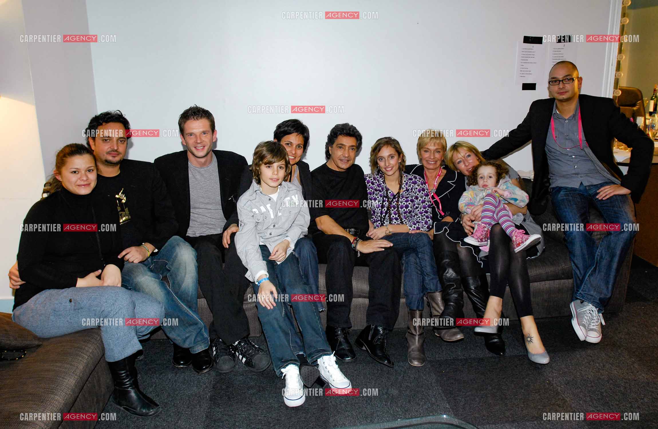 Le chanteur Frédéric François à l'Olympia du 29 février au 09 mars 2008. Frédéric et sa femme Monique entourés de leurs enfants, Vincent, Victoria, Gloria et Anthony et leurs conjoints.  ( Exclusif )