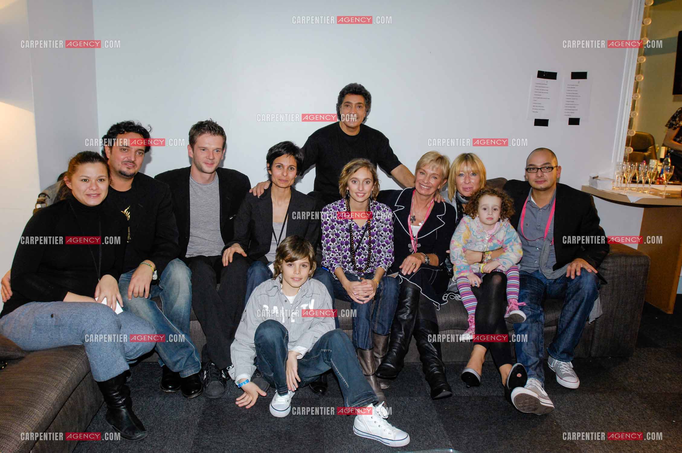 Le chanteur Frédéric François à l'Olympia du 29 février au 09 mars 2008. Frédéric et sa femme Monique entourés de leurs enfants, Vincent, Victoria, Gloria et Anthony et leurs conjoints.  ( Exclusif )